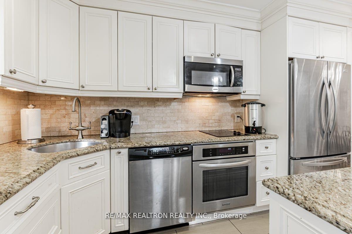 Photo 23 of 2 Manor Haven Road, Toronto, Englemount-Lawrence — HOMEH