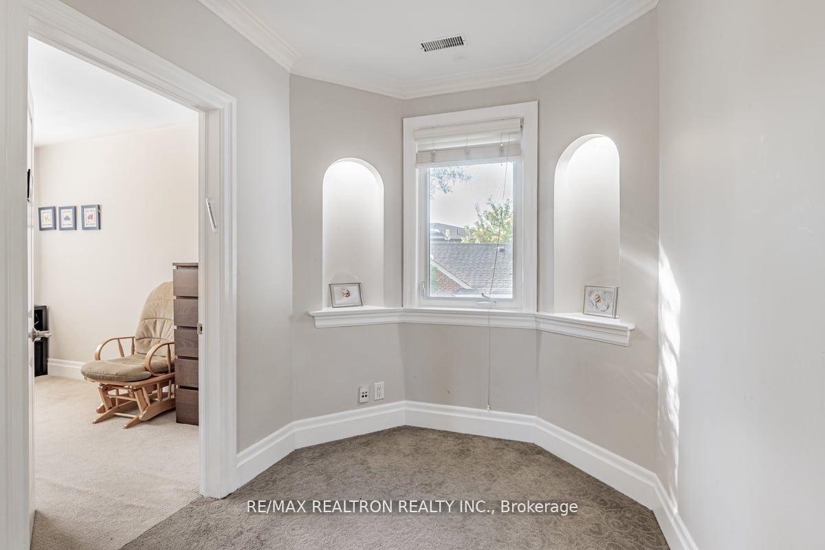 Photo 12 of 2 Manor Haven Road, Toronto, Englemount-Lawrence — HOMEH