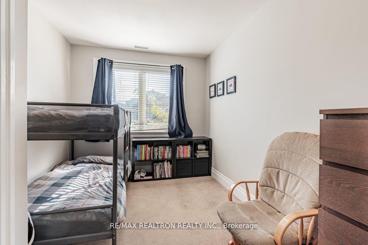 Photo 18 of 2 Manor Haven Road, Toronto, Englemount-Lawrence — HOMEH