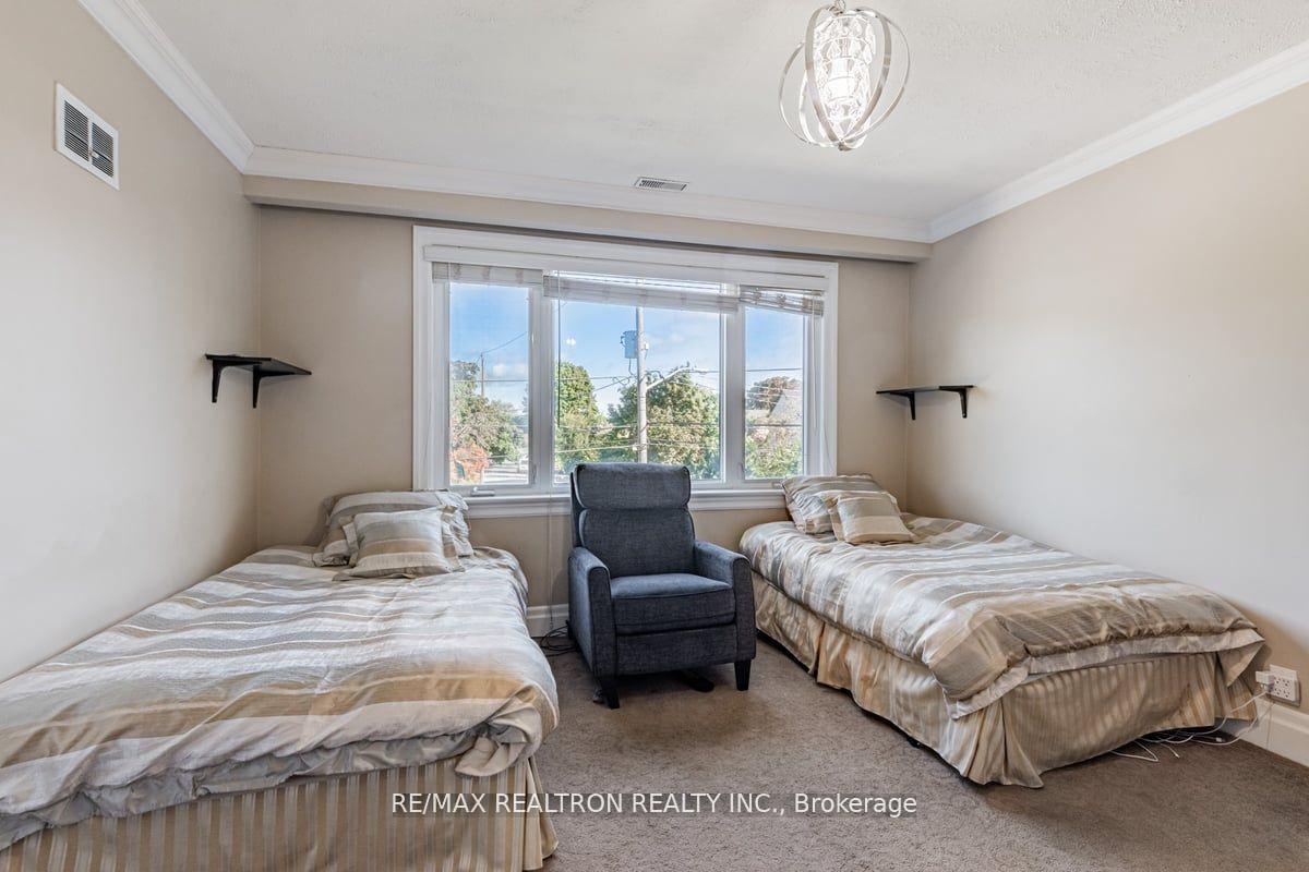 Photo 15 of 2 Manor Haven Road, Toronto, Englemount-Lawrence — HOMEH