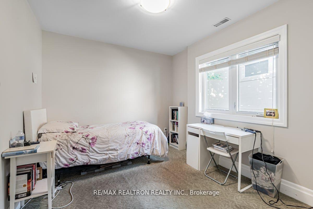 Photo 4 of 2 Manor Haven Road, Toronto, Englemount-Lawrence — HOMEH