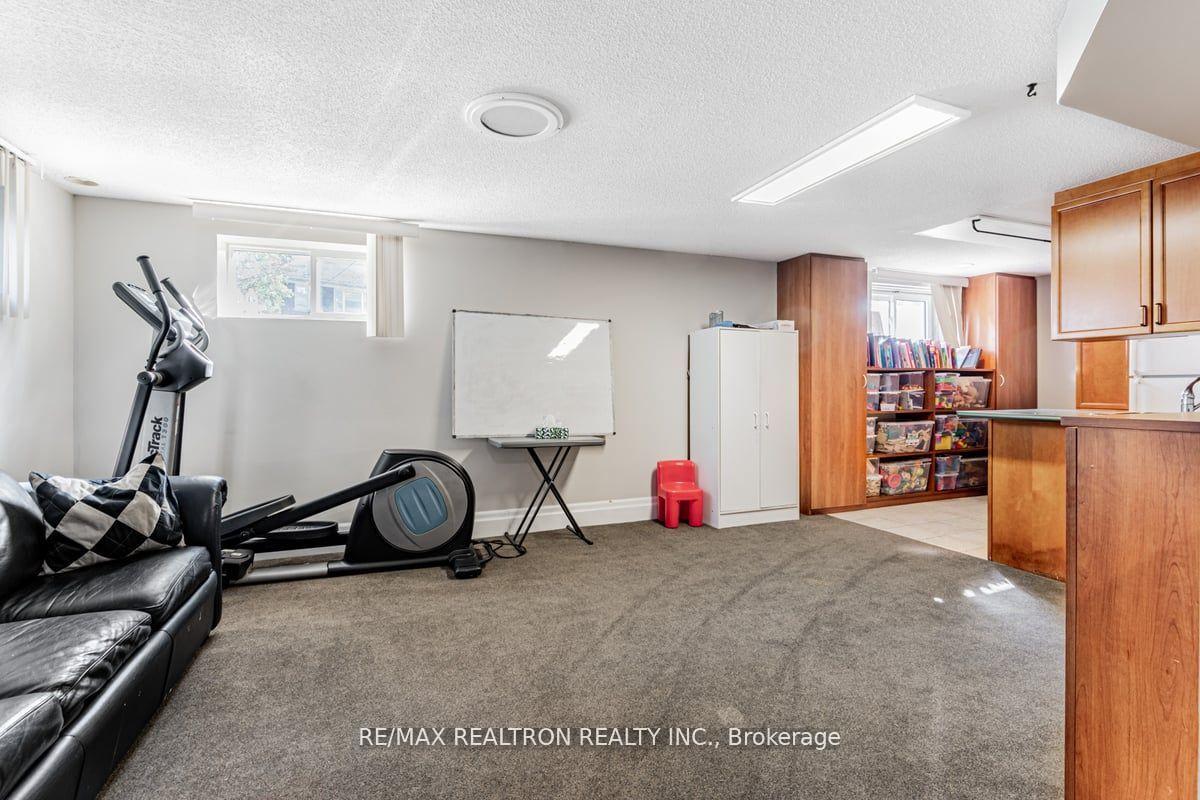 Photo 17 of 2 Manor Haven Road, Toronto, Englemount-Lawrence — HOMEH