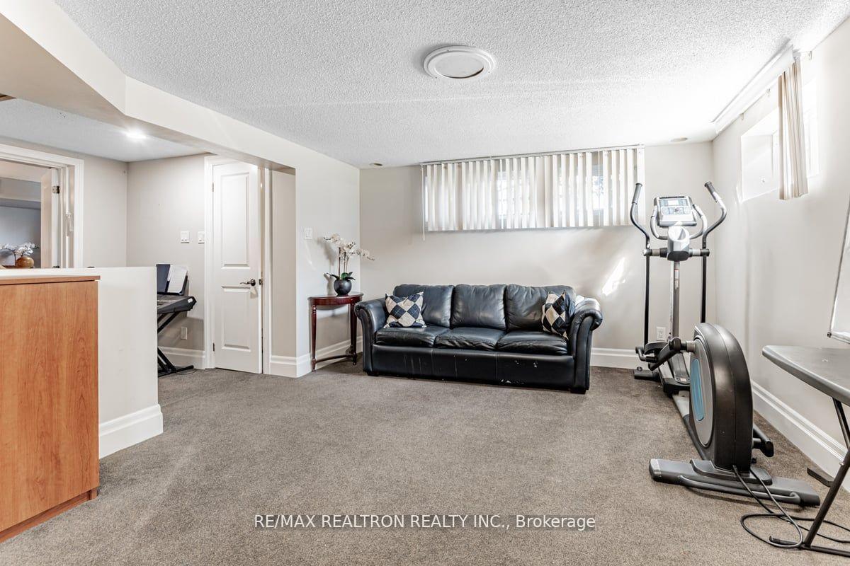 Photo 16 of 2 Manor Haven Road, Toronto, Englemount-Lawrence — HOMEH