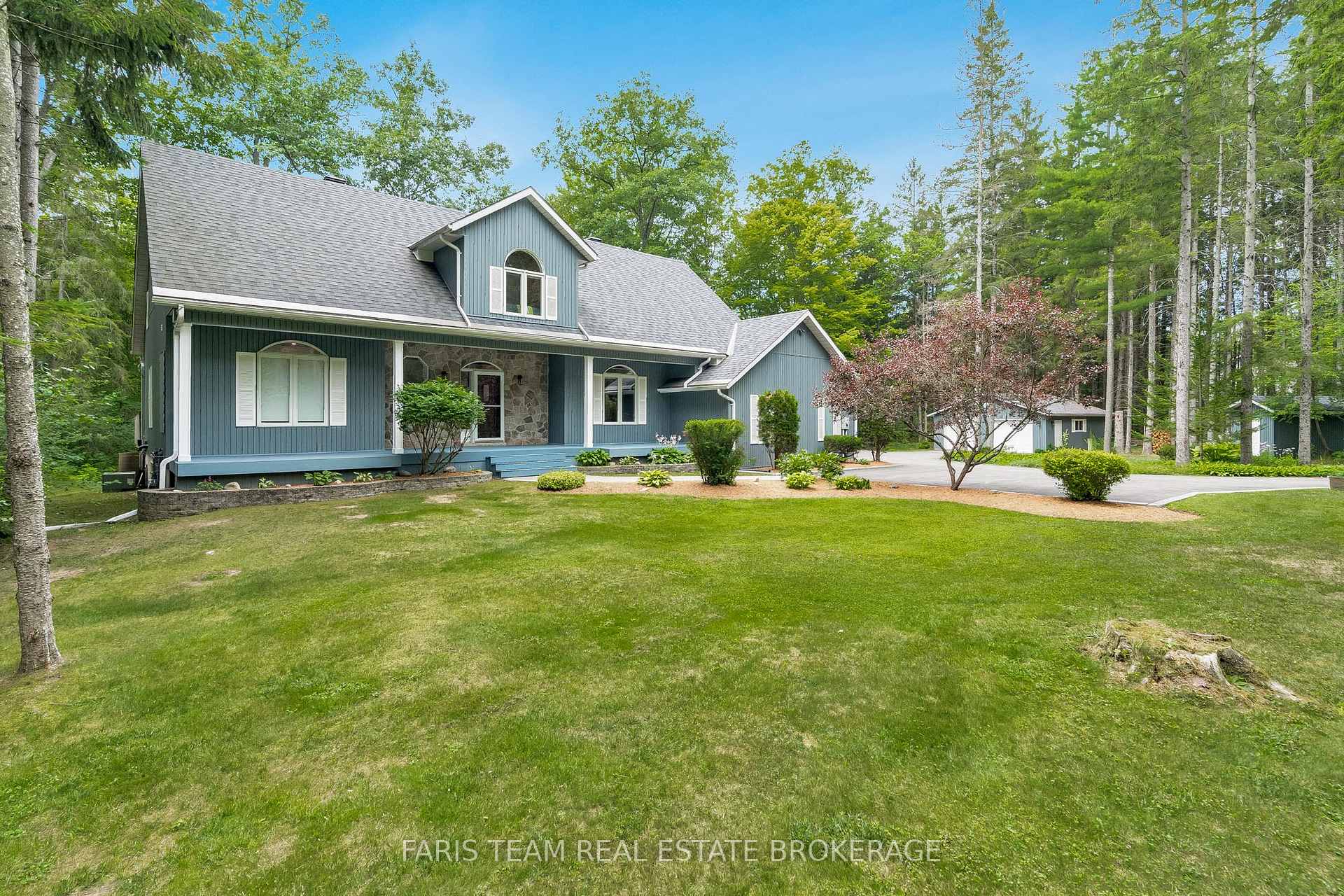 Photo 3 of 33 Kingfisher Crescent, Tiny, Rural Tiny — HOMEH