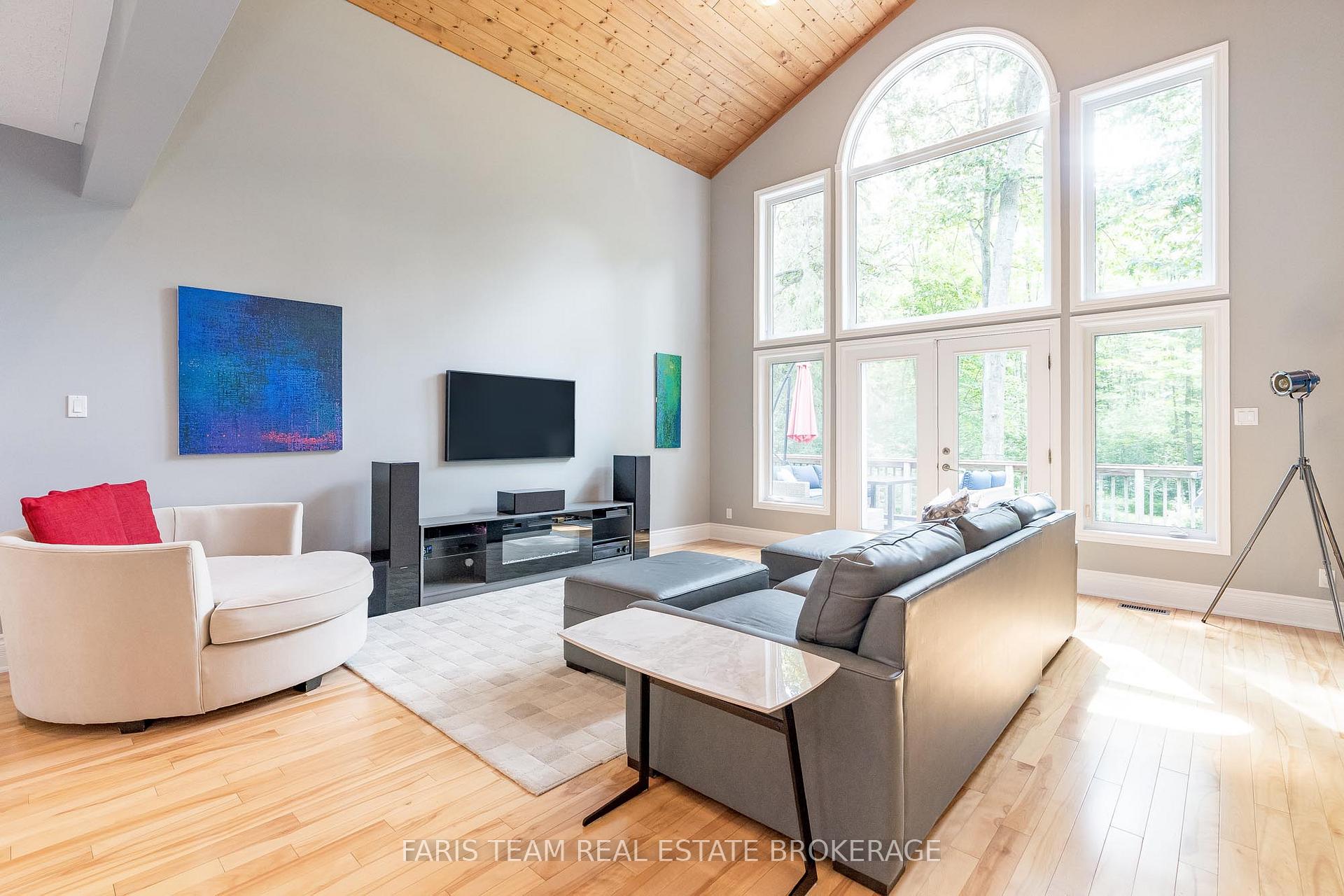 Photo 10 of 33 Kingfisher Crescent, Tiny, Rural Tiny — HOMEH
