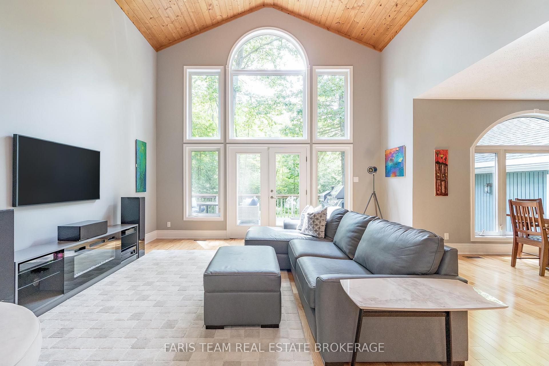 Photo 11 of 33 Kingfisher Crescent, Tiny, Rural Tiny — HOMEH