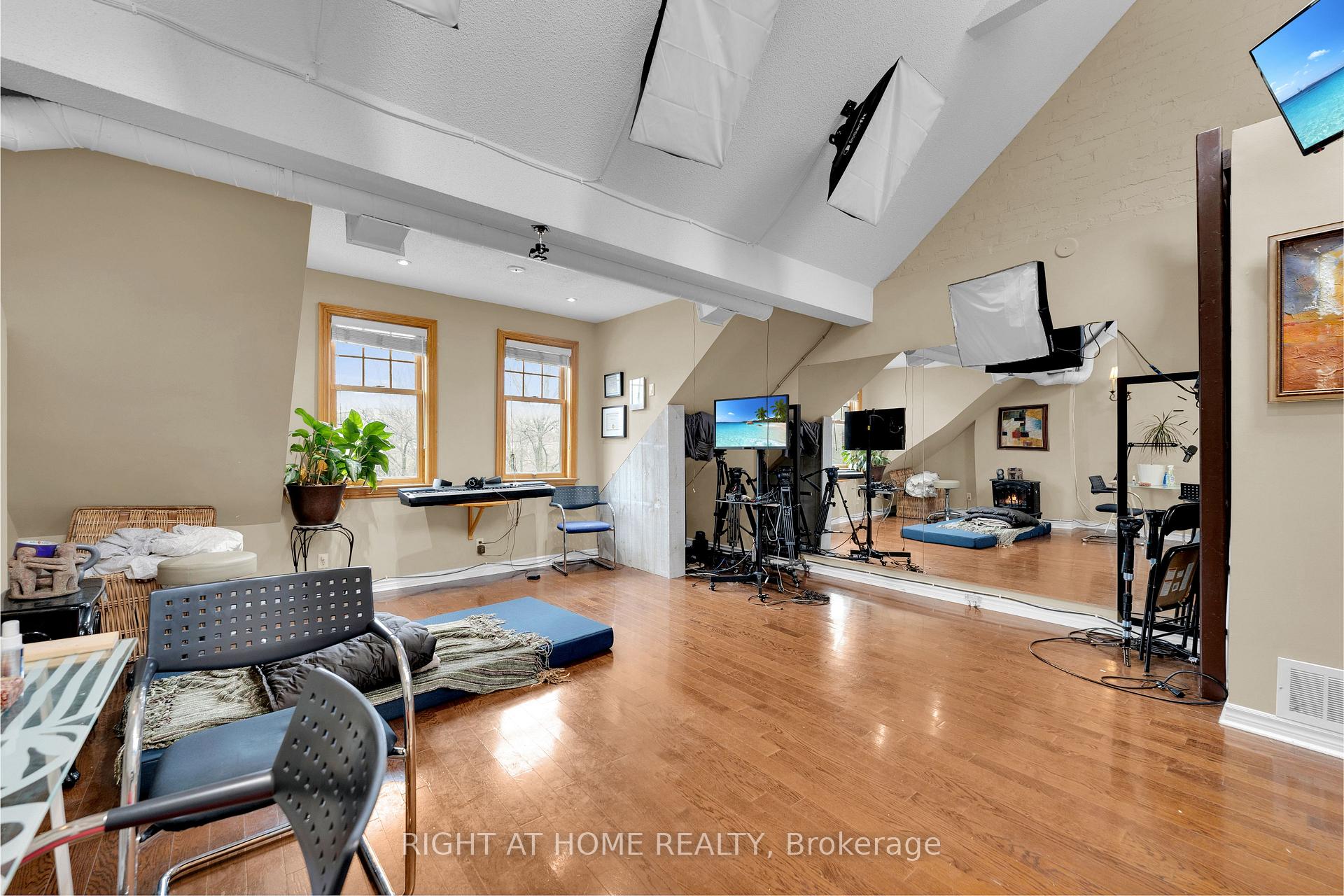 Photo 15 of 489 King Street E, Toronto, Moss Park — HOMEH