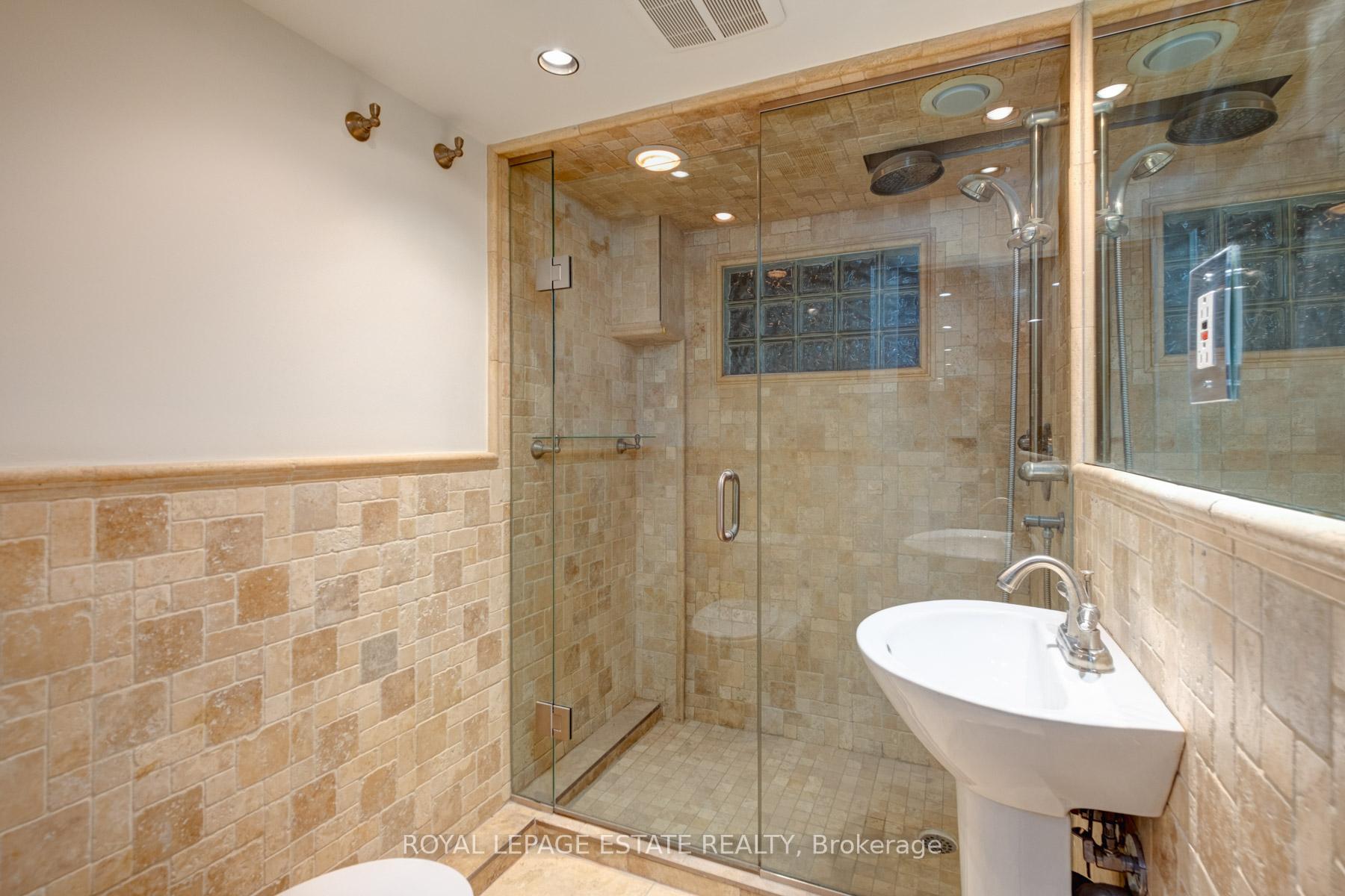 Photo 19 of 38 Benlamond Avenue, Toronto, East End-Danforth — HOMEH