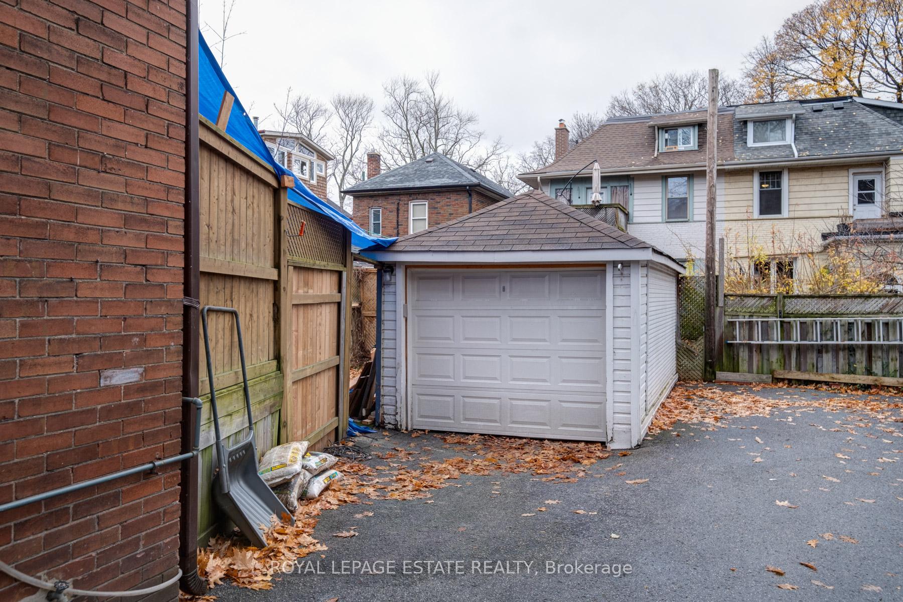 Photo 20 of 38 Benlamond Avenue, Toronto, East End-Danforth — HOMEH