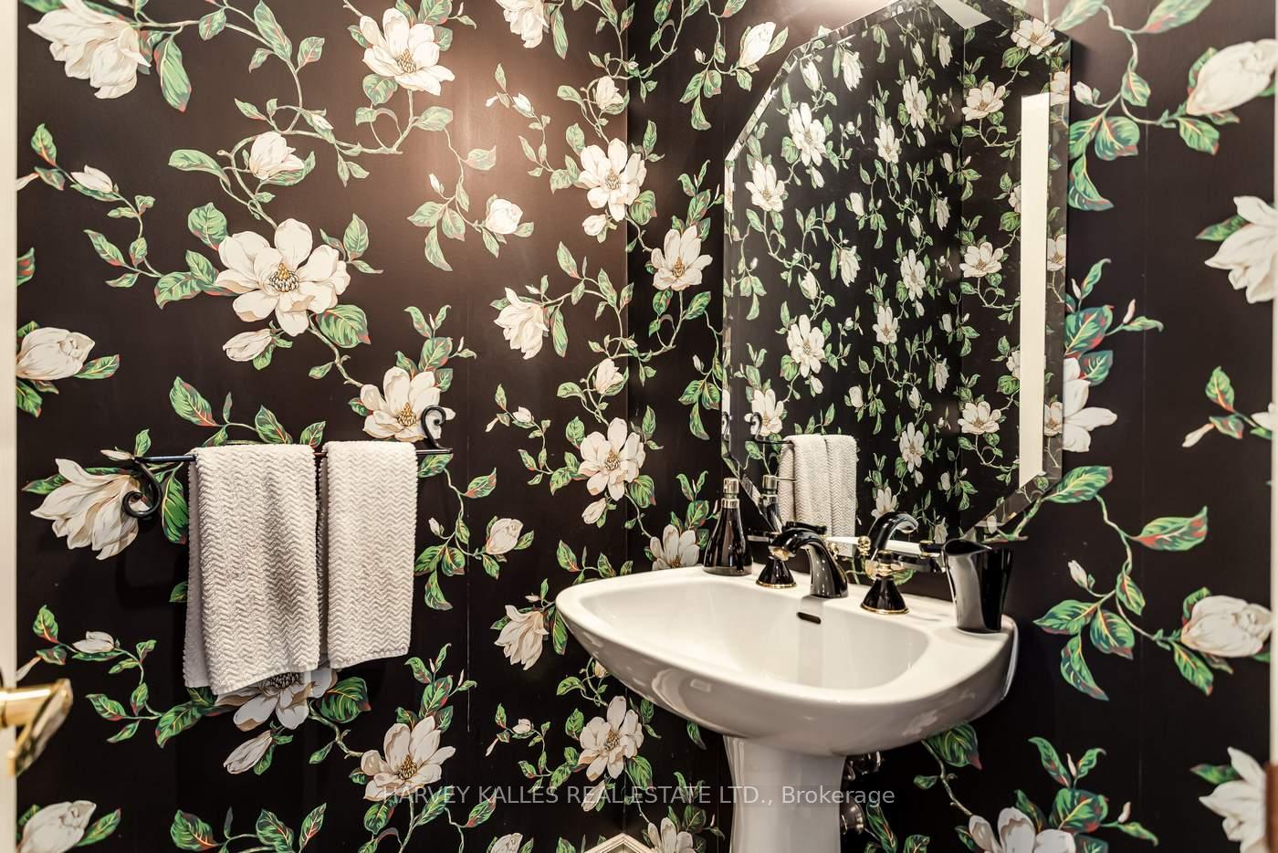 Photo 11 of 327 St Germain Avenue, Toronto, Lawrence Park North — HOMEH