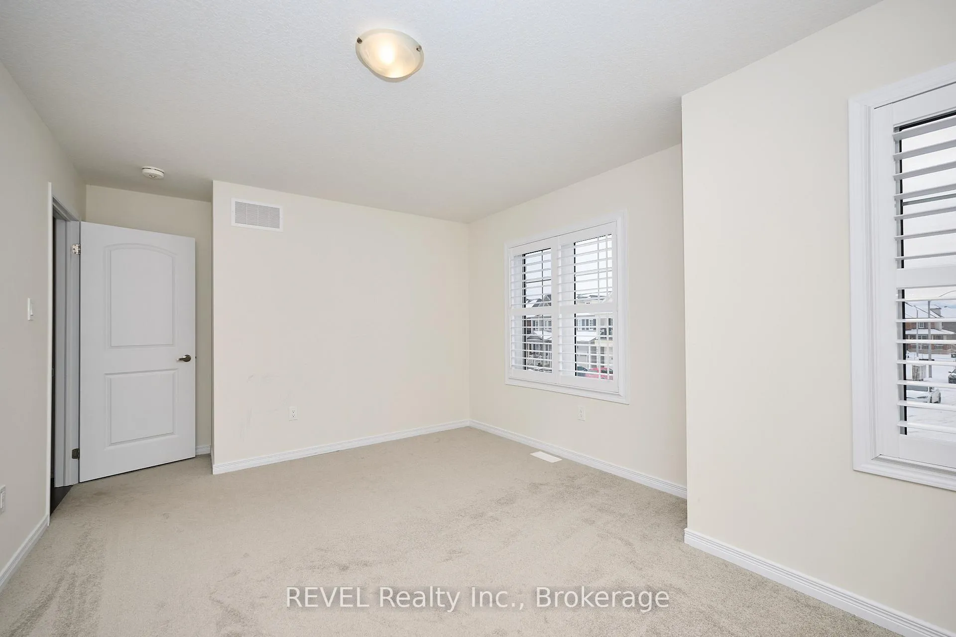 Photo 43 of 8787 Chickory Trail, Niagara Falls, Brown — HOMEH