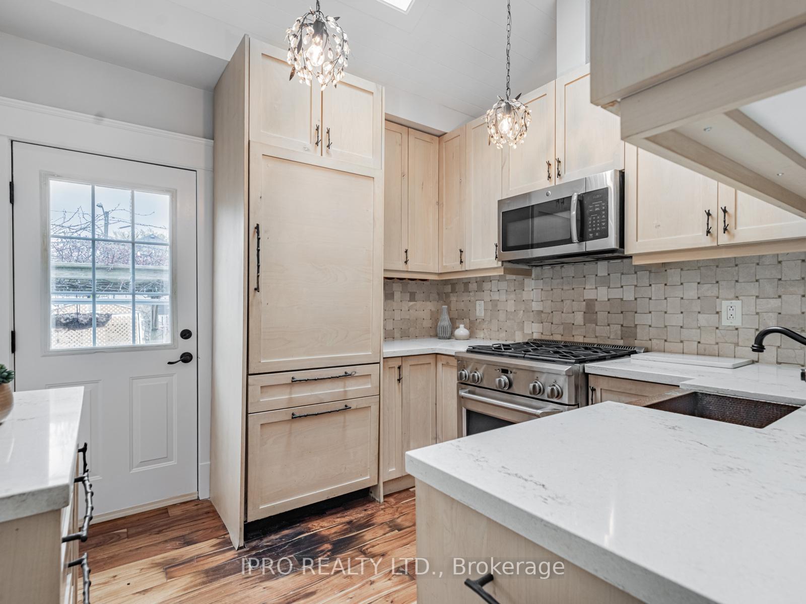 Photo 8 of 111 Chisholm Avenue, Toronto, Woodbine-Lumsden — HOMEH