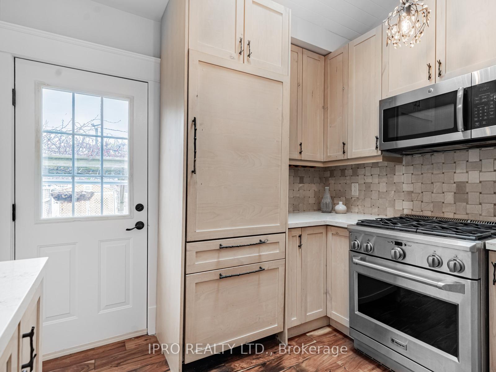Photo 9 of 111 Chisholm Avenue, Toronto, Woodbine-Lumsden — HOMEH