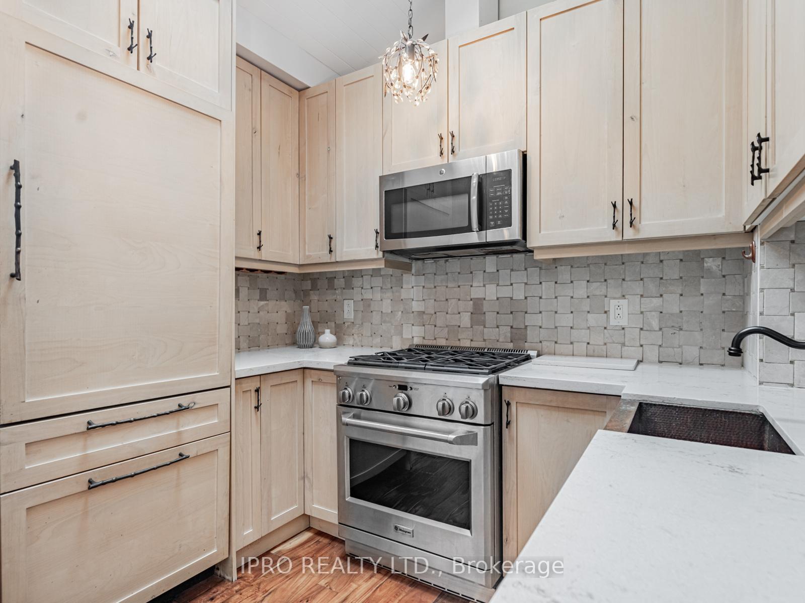 Photo 10 of 111 Chisholm Avenue, Toronto, Woodbine-Lumsden — HOMEH