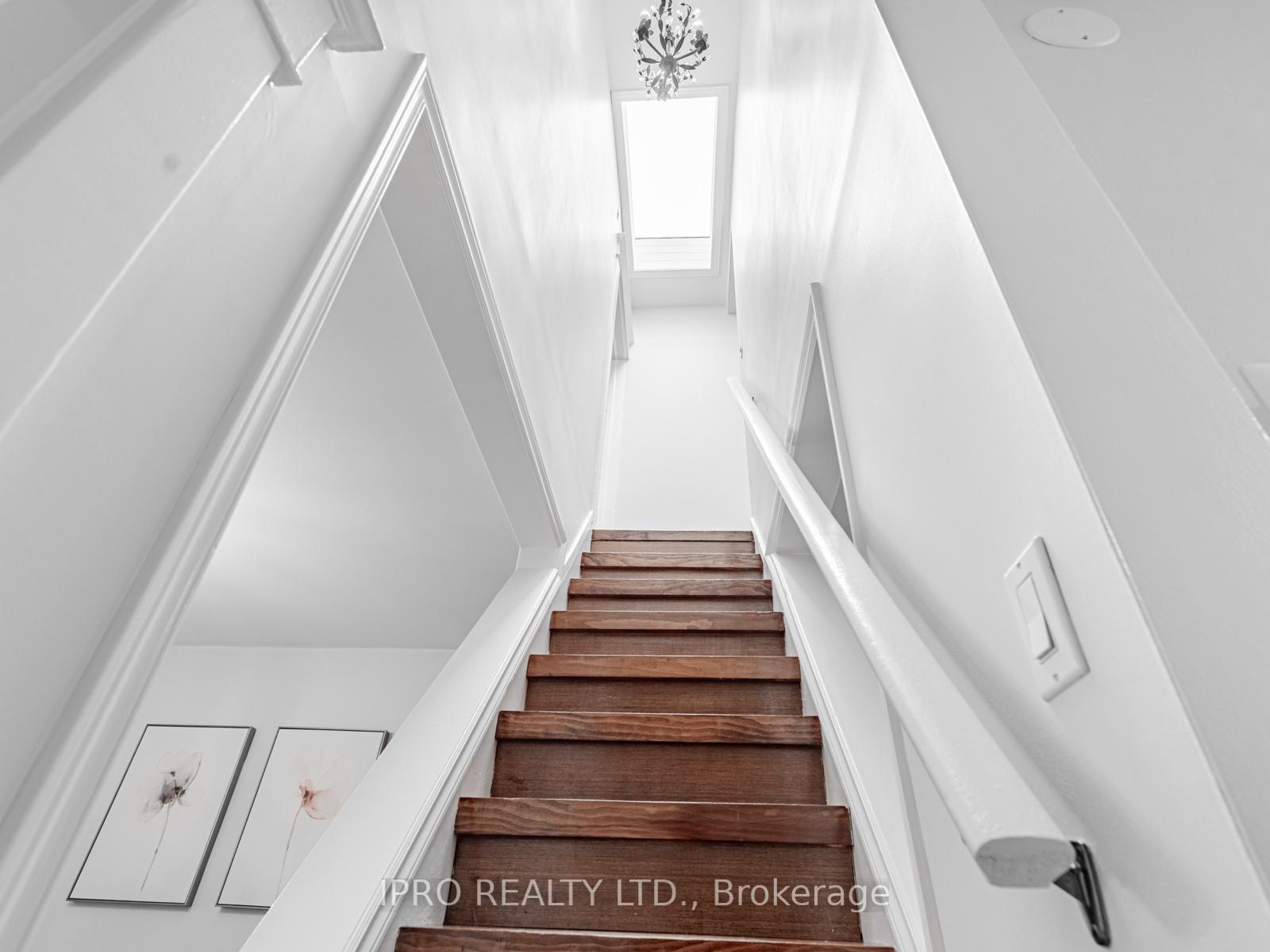 Photo 12 of 111 Chisholm Avenue, Toronto, Woodbine-Lumsden — HOMEH