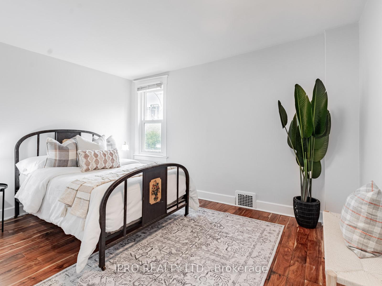 Photo 13 of 111 Chisholm Avenue, Toronto, Woodbine-Lumsden — HOMEH