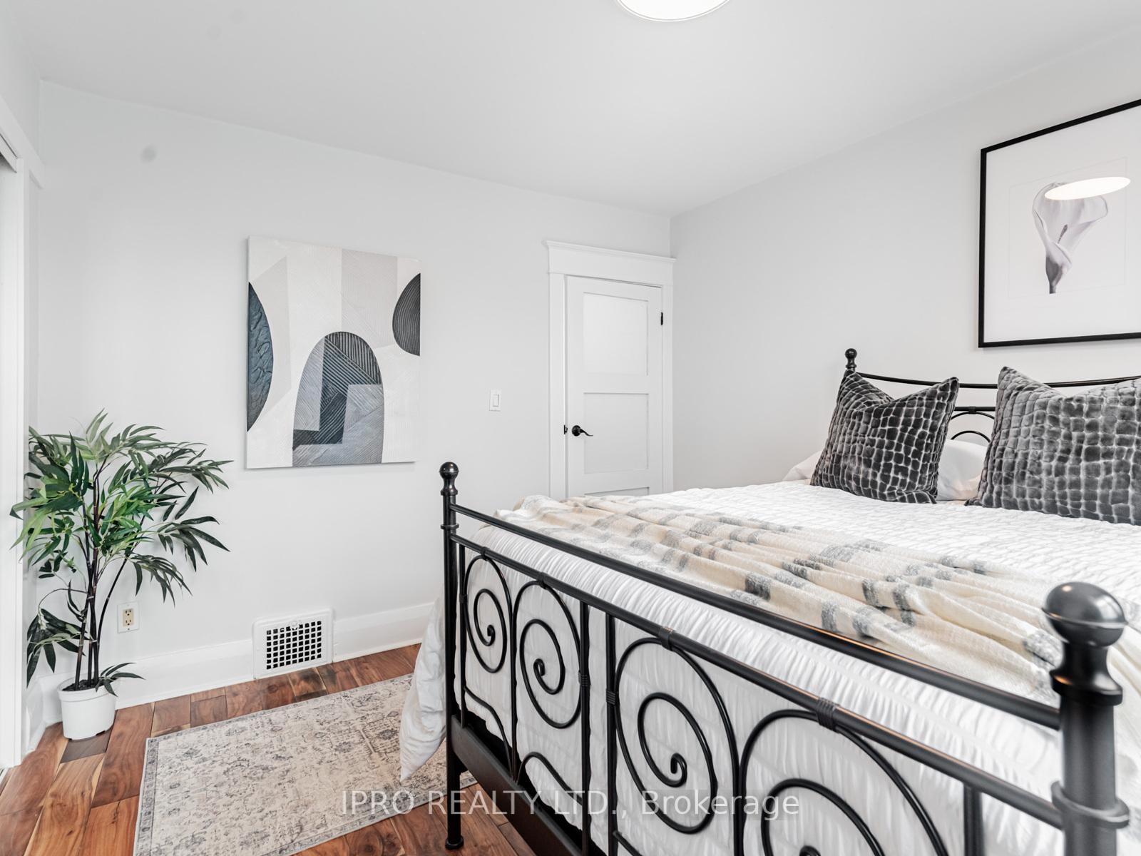 Photo 16 of 111 Chisholm Avenue, Toronto, Woodbine-Lumsden — HOMEH