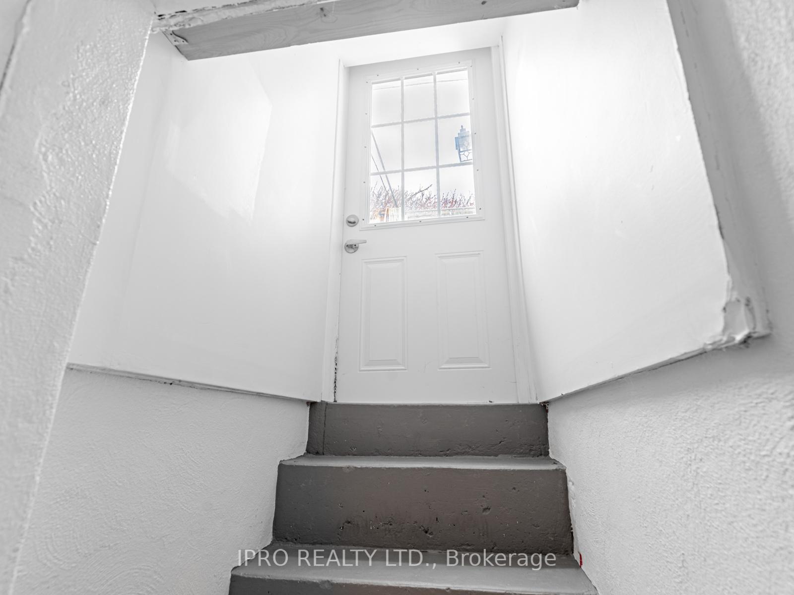 Photo 18 of 111 Chisholm Avenue, Toronto, Woodbine-Lumsden — HOMEH