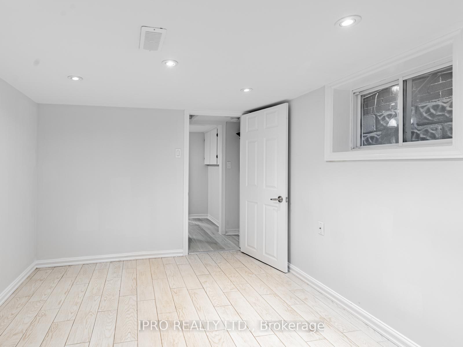 Photo 20 of 111 Chisholm Avenue, Toronto, Woodbine-Lumsden — HOMEH