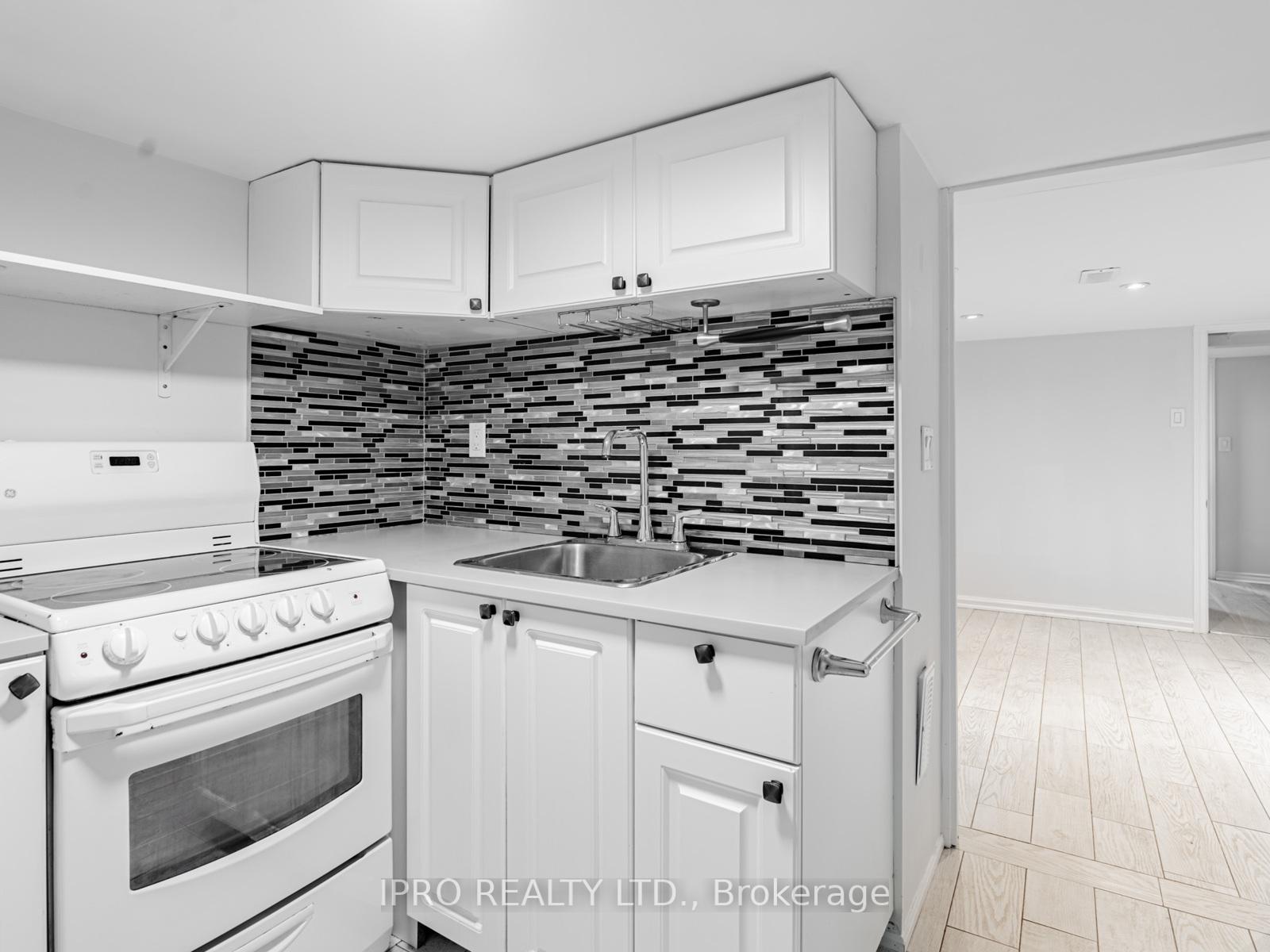 Photo 22 of 111 Chisholm Avenue, Toronto, Woodbine-Lumsden — HOMEH