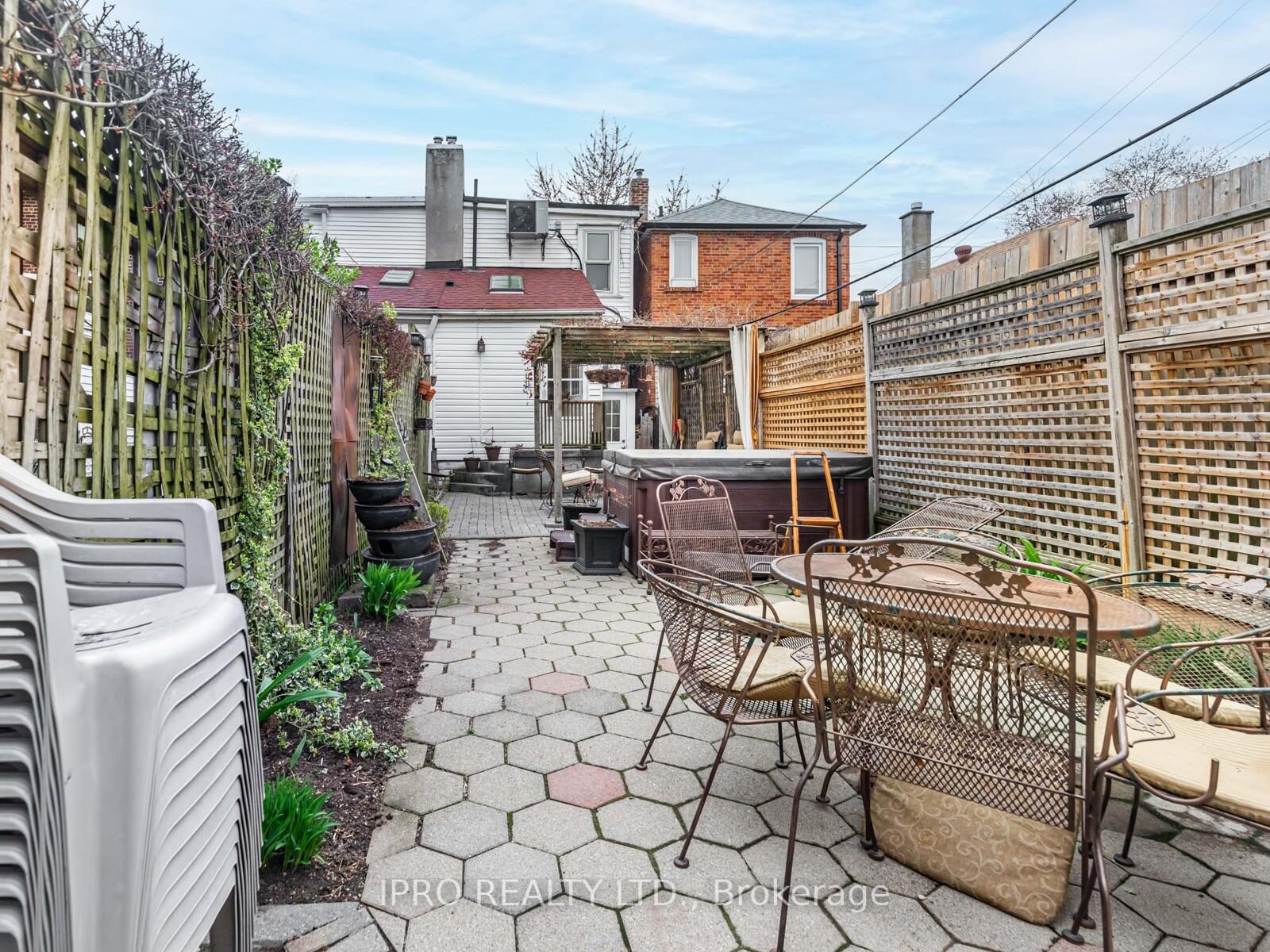 Photo 29 of 111 Chisholm Avenue, Toronto, Woodbine-Lumsden — HOMEH
