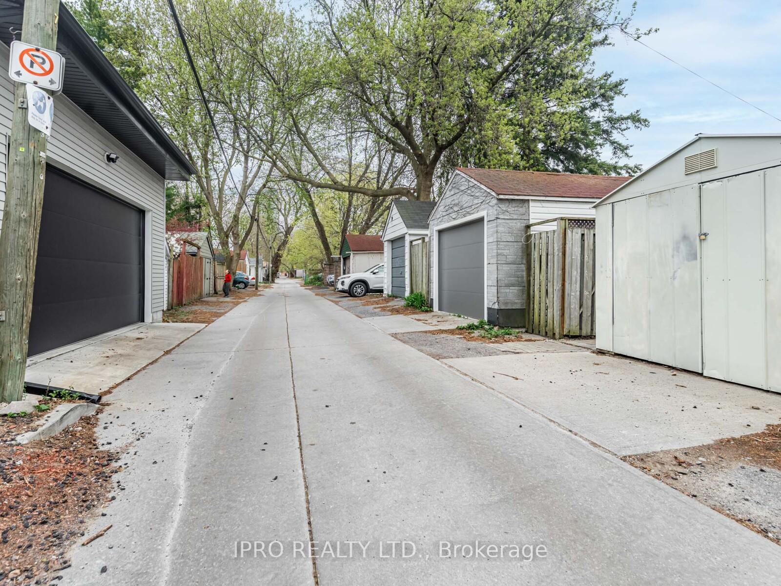 Photo 30 of 111 Chisholm Avenue, Toronto, Woodbine-Lumsden — HOMEH