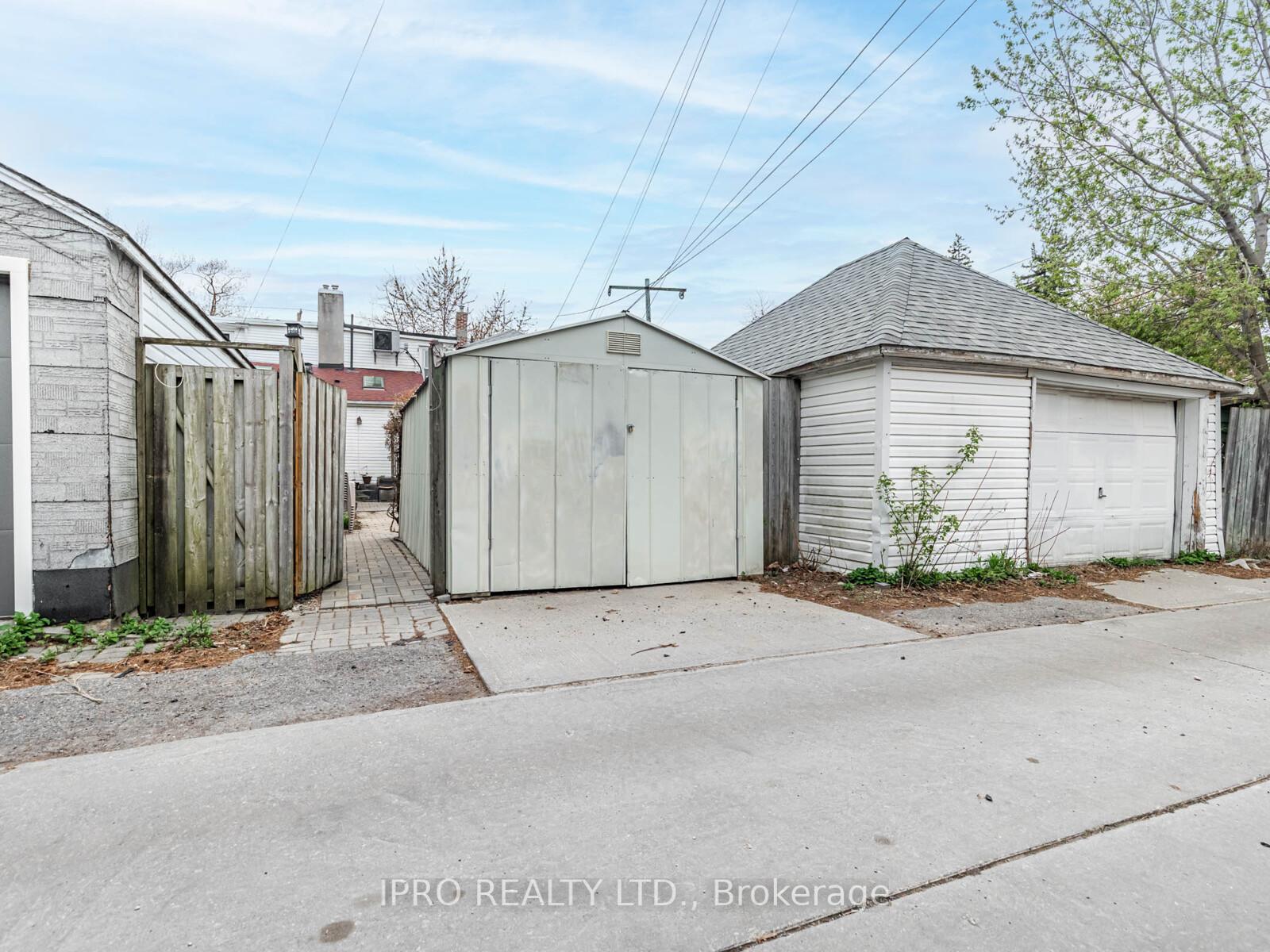 Photo 31 of 111 Chisholm Avenue, Toronto, Woodbine-Lumsden — HOMEH
