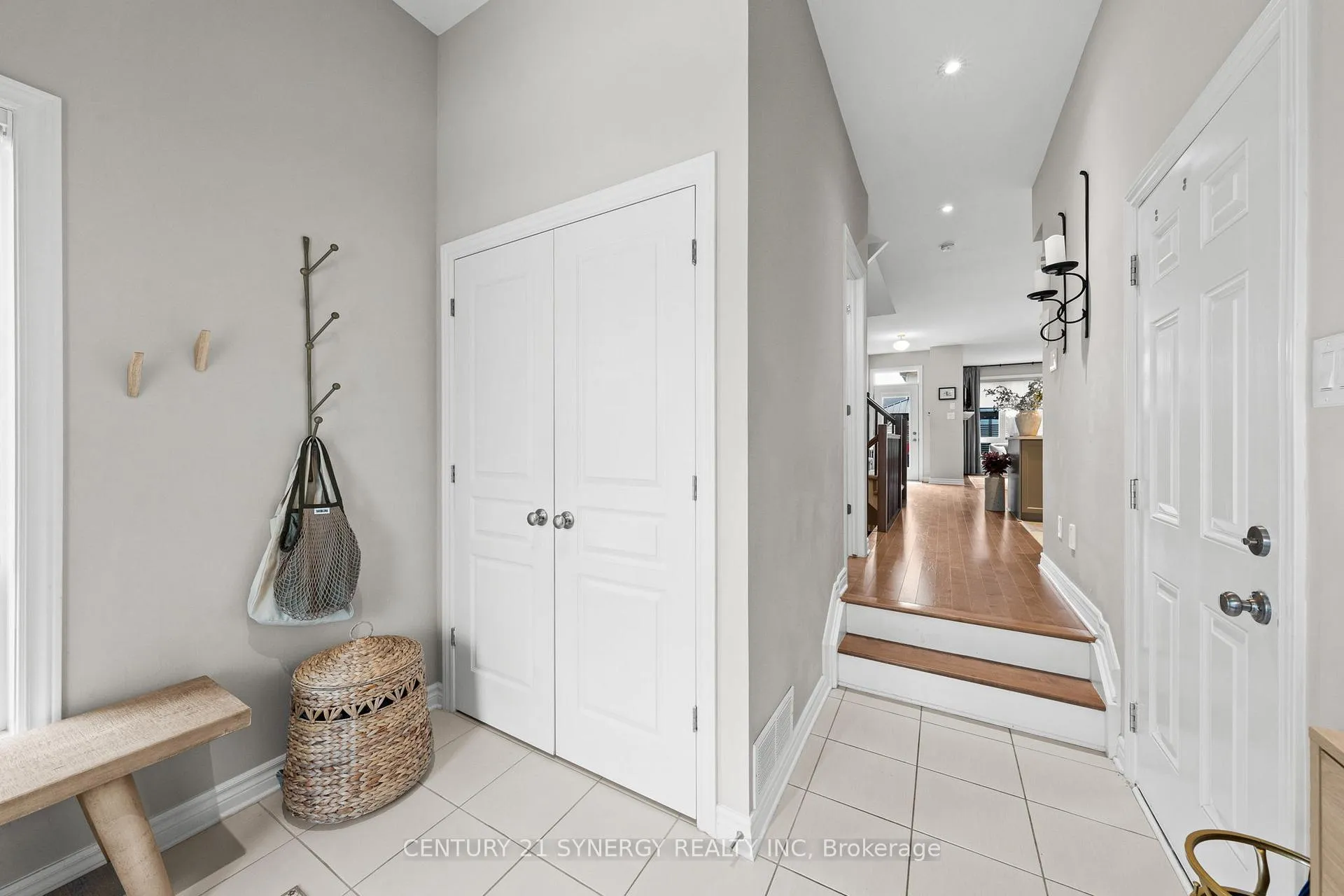 Photo 4 of 708 Guardian Grove, Ottawa, Riverside South/Gloucester Glen — HOMEH