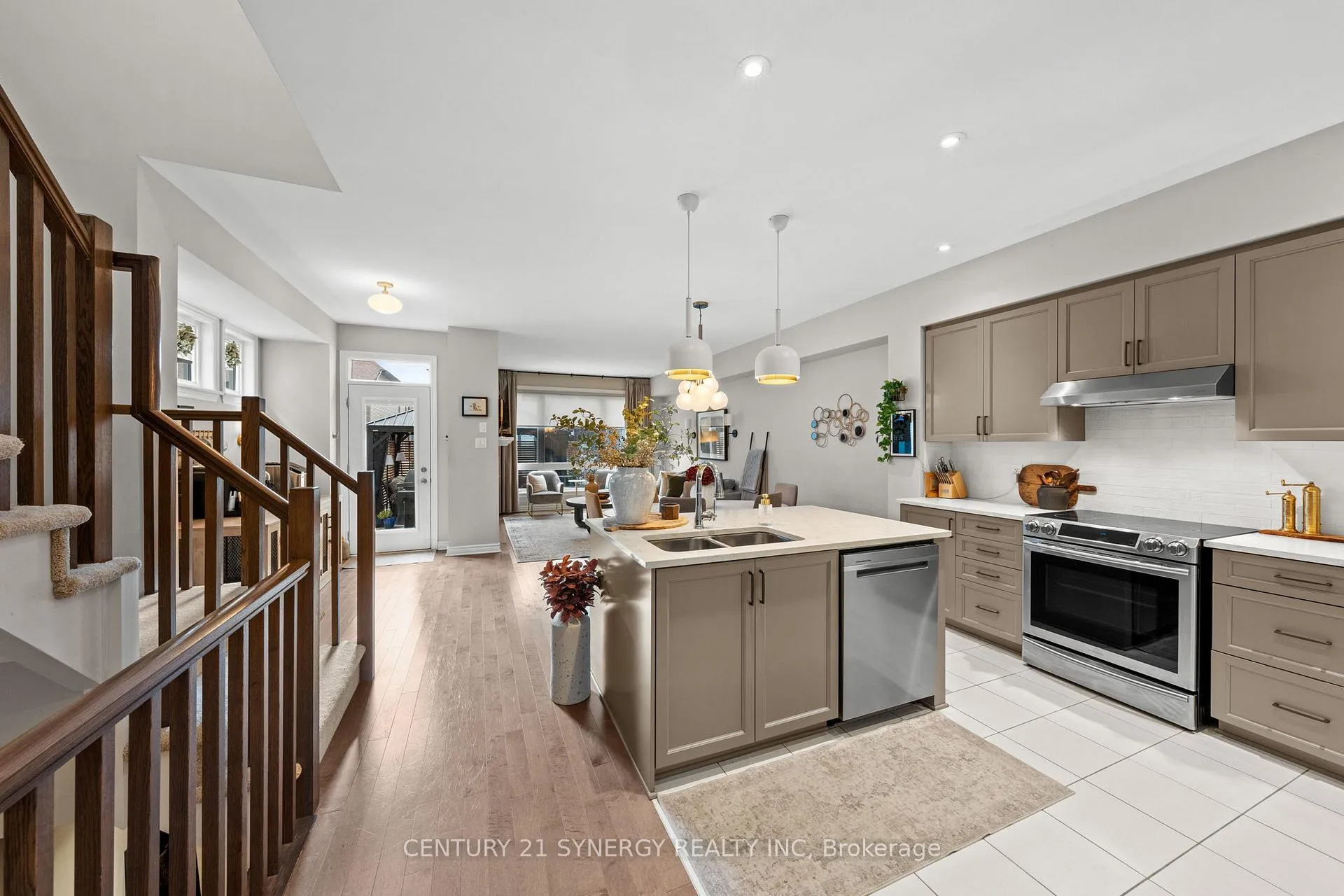 Photo 5 of 708 Guardian Grove, Ottawa, Riverside South/Gloucester Glen — HOMEH