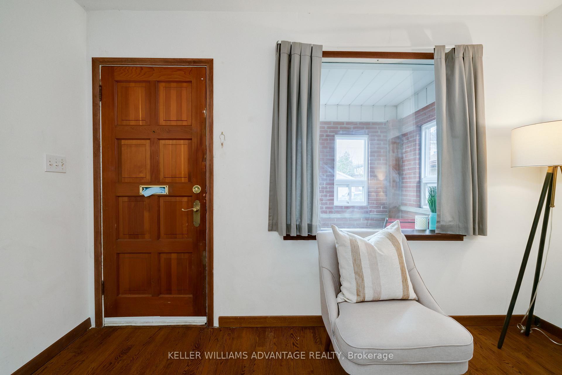 Photo 5 of 28 Epsom Avenue, Toronto, Woodbine-Lumsden — HOMEH