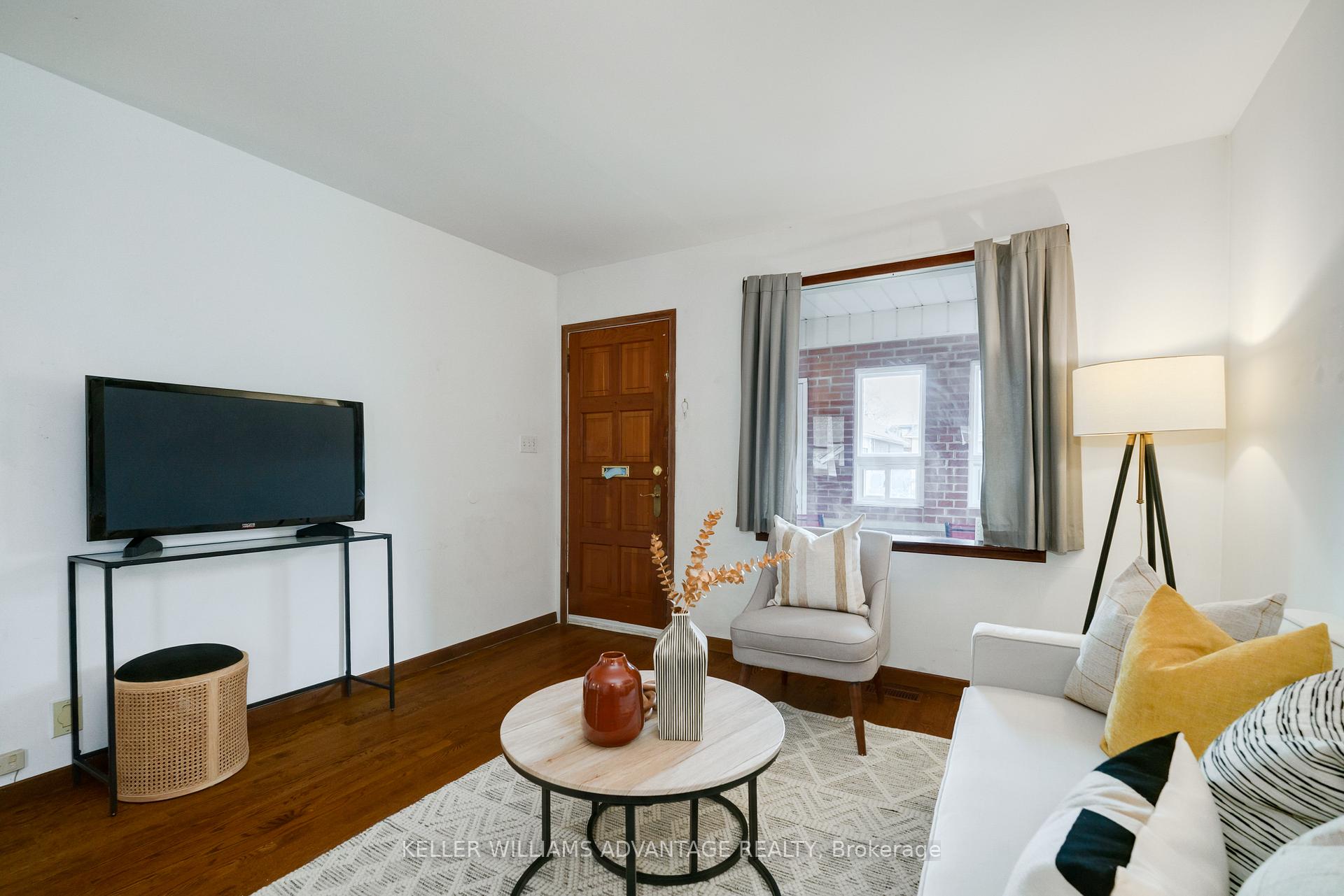 Photo 8 of 28 Epsom Avenue, Toronto, Woodbine-Lumsden — HOMEH