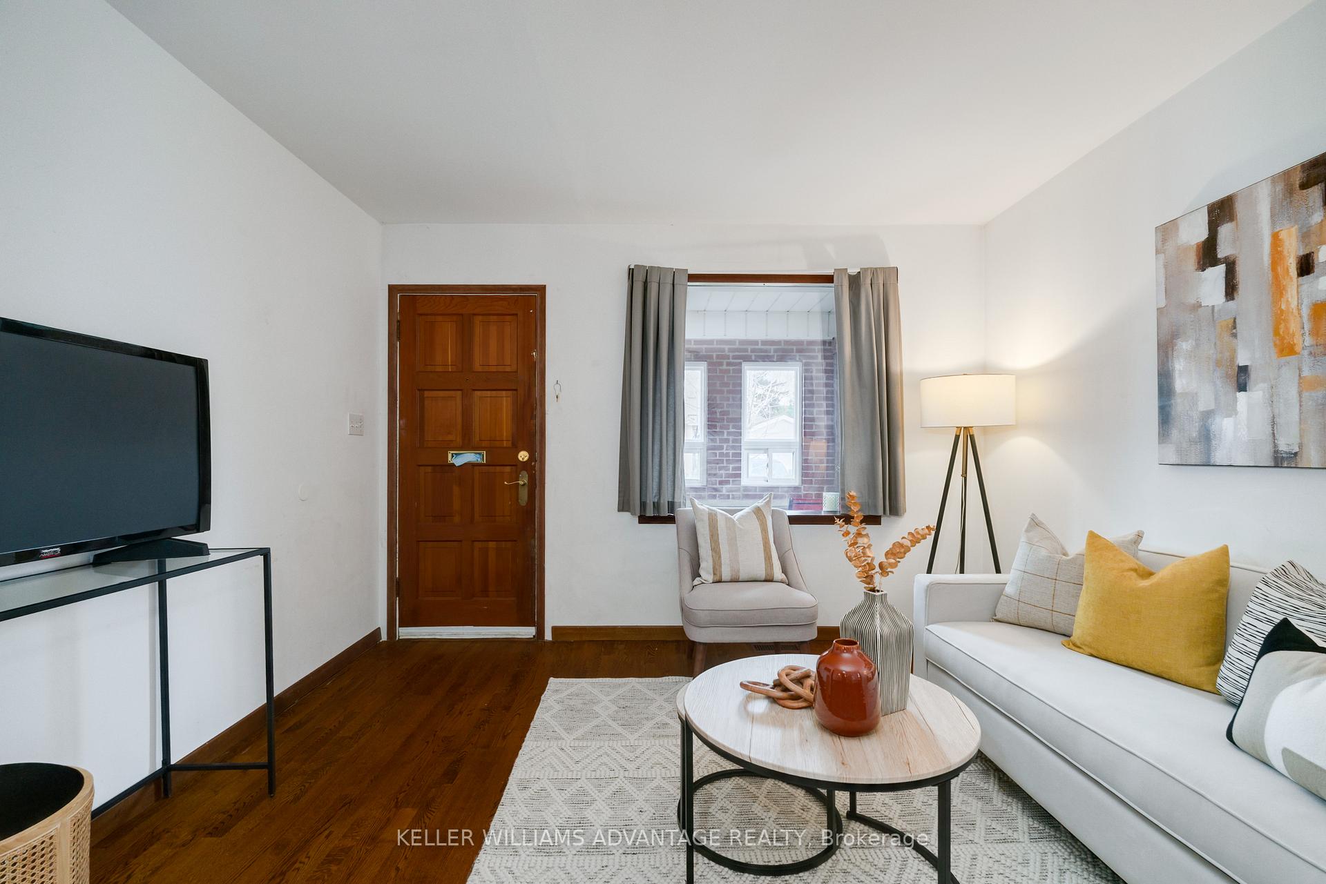 Photo 9 of 28 Epsom Avenue, Toronto, Woodbine-Lumsden — HOMEH