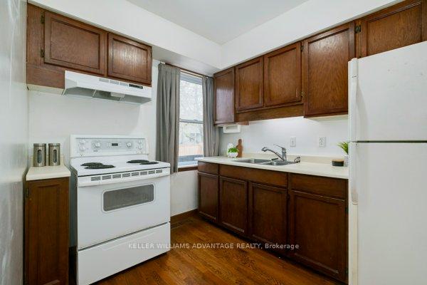 Photo 12 of 28 Epsom Avenue, Toronto, Woodbine-Lumsden — HOMEH