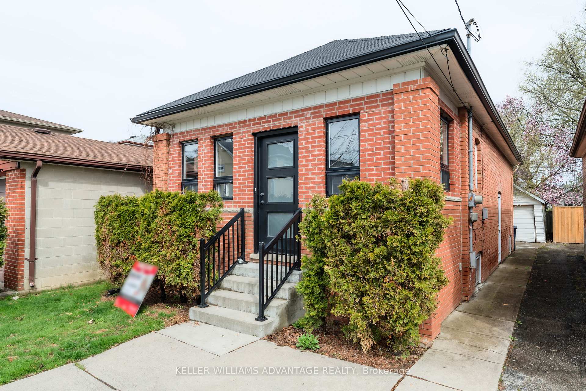 Photo 23 of 28 Epsom Avenue, Toronto, Woodbine-Lumsden — HOMEH