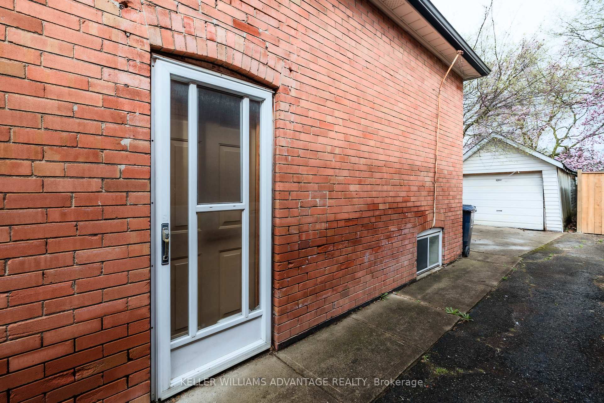 Photo 24 of 28 Epsom Avenue, Toronto, Woodbine-Lumsden — HOMEH