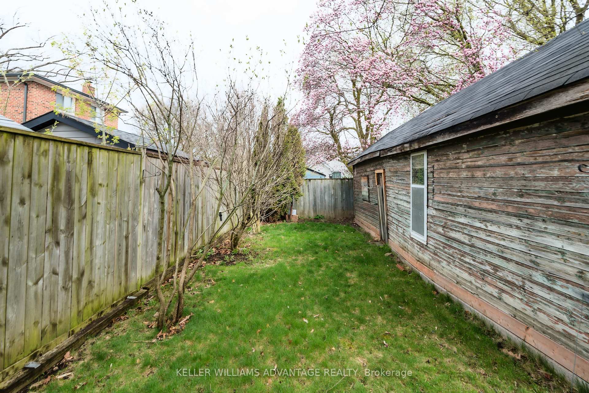 Photo 27 of 28 Epsom Avenue, Toronto, Woodbine-Lumsden — HOMEH