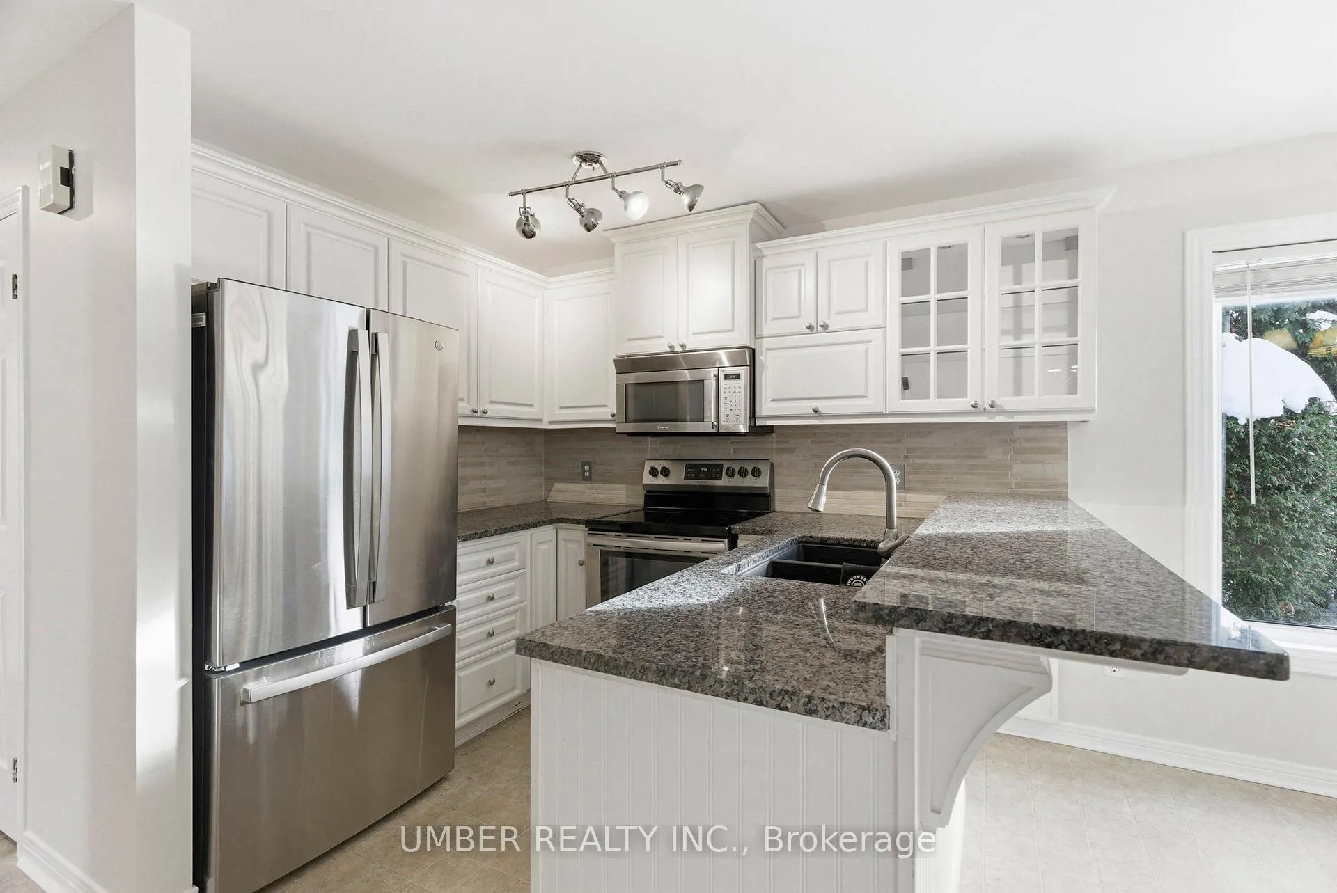 Photo 13 of 75 Armagh Way, Ottawa, Barrhaven - Longfields — HOMEH