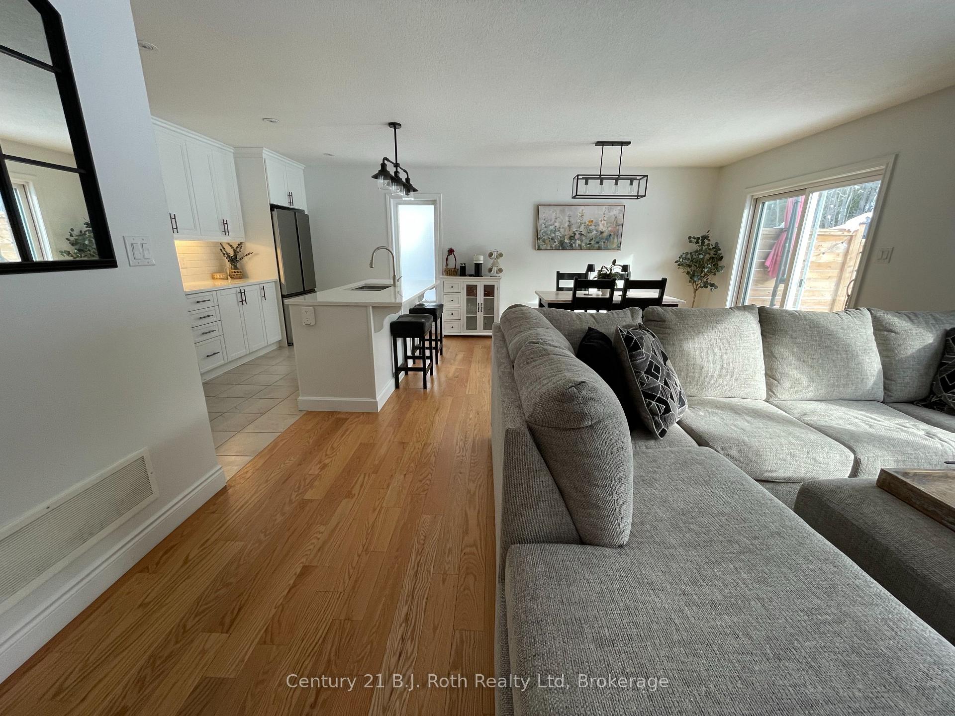 Photo 10 of 35 Ralph Dalton Boulevard, Tay, Victoria Harbour — HOMEH