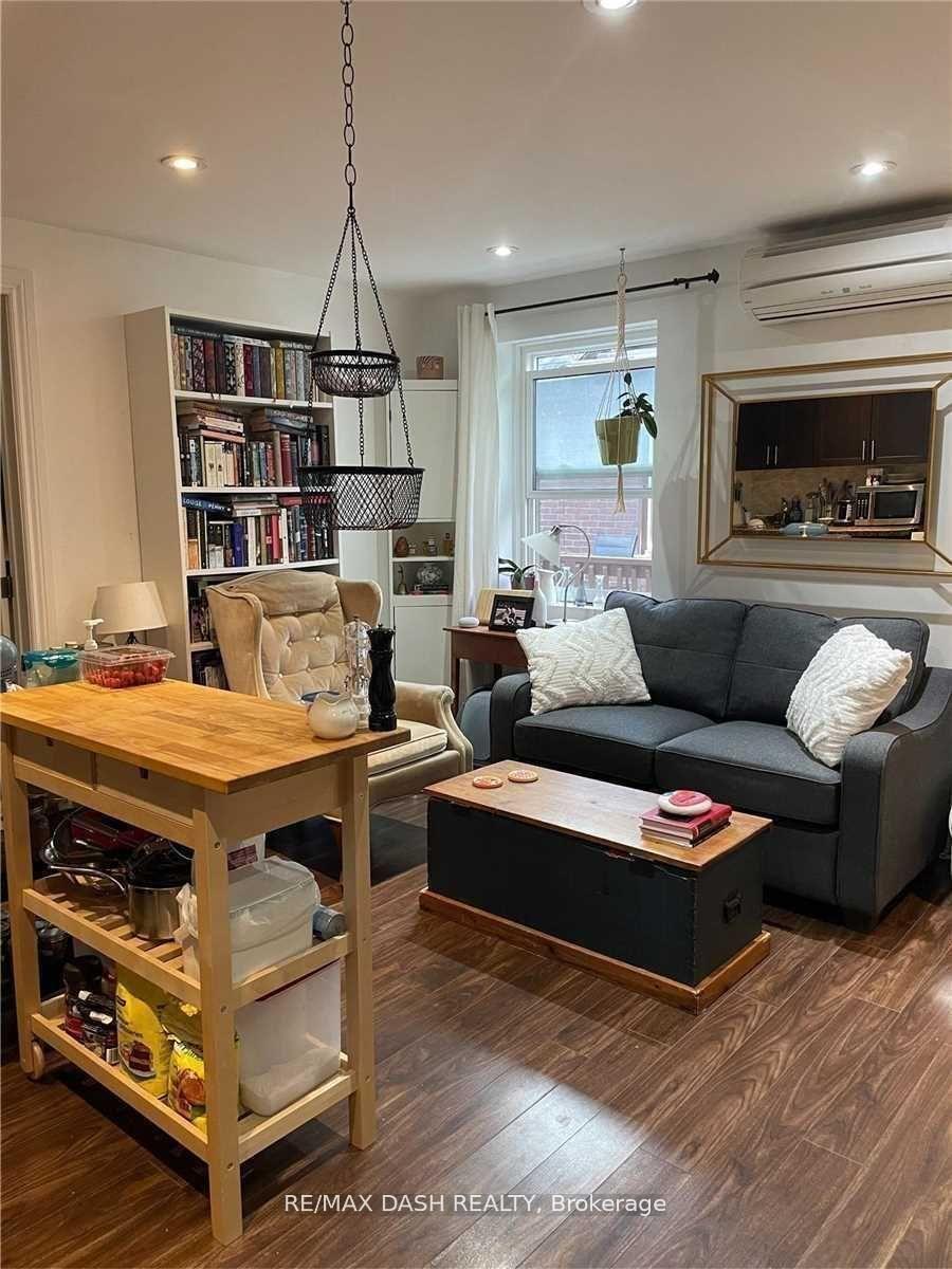 Photo 3 of Unit 203, 141 Admiral Road, Toronto, The Annex — HOMEH