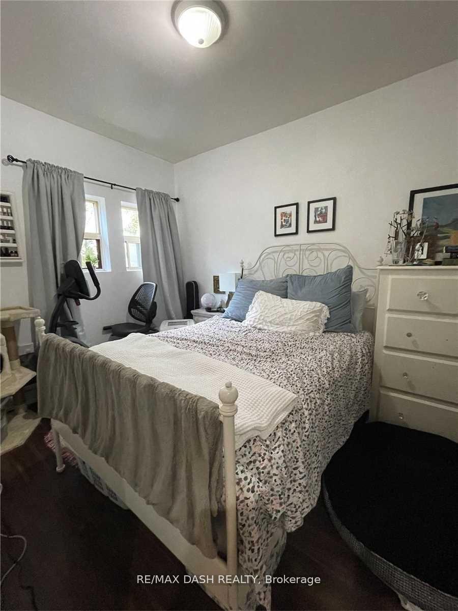 Photo 4 of Unit 203, 141 Admiral Road, Toronto, The Annex — HOMEH