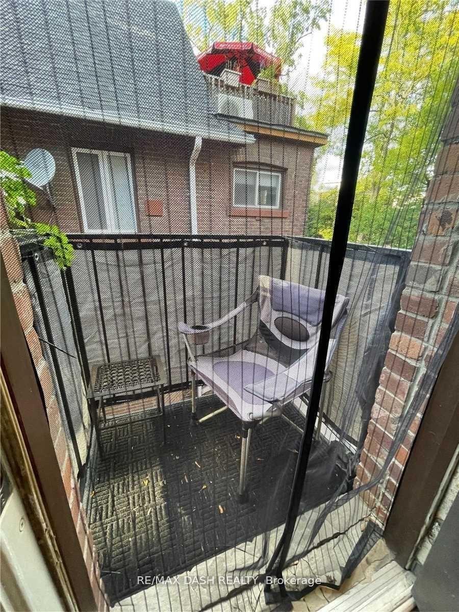 Photo 7 of Unit 203, 141 Admiral Road, Toronto, The Annex — HOMEH