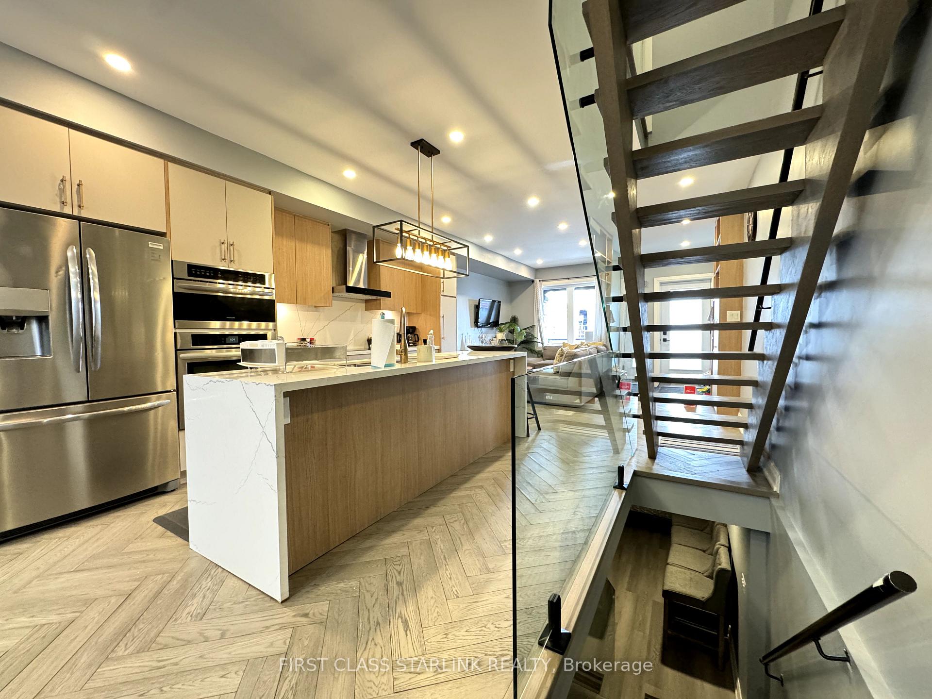 Photo 12 of 24 Erindale Avenue, Toronto, Playter Estates-Danforth — HOMEH