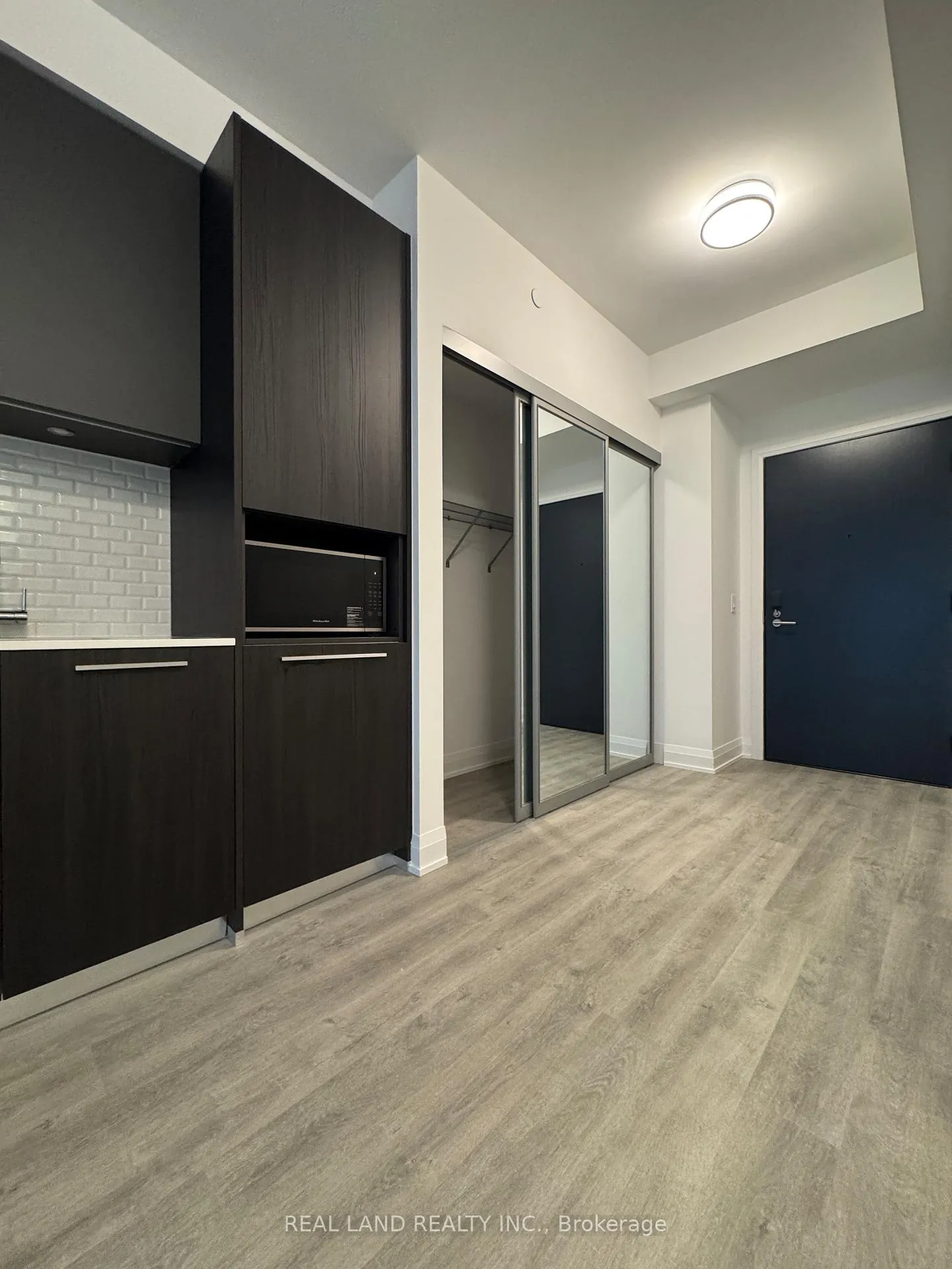 Photo 2 of Unit 1101, 65 Broadway Avenue, Toronto, Mount Pleasant West — HOMEH