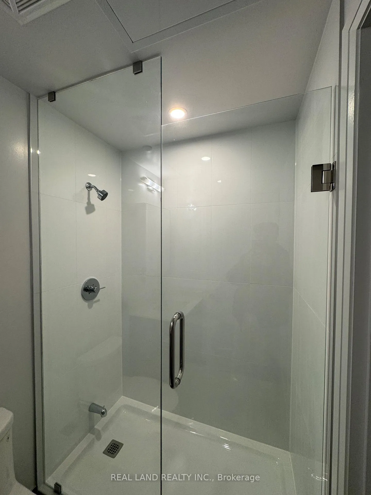 Photo 5 of Unit 1101, 65 Broadway Avenue, Toronto, Mount Pleasant West — HOMEH