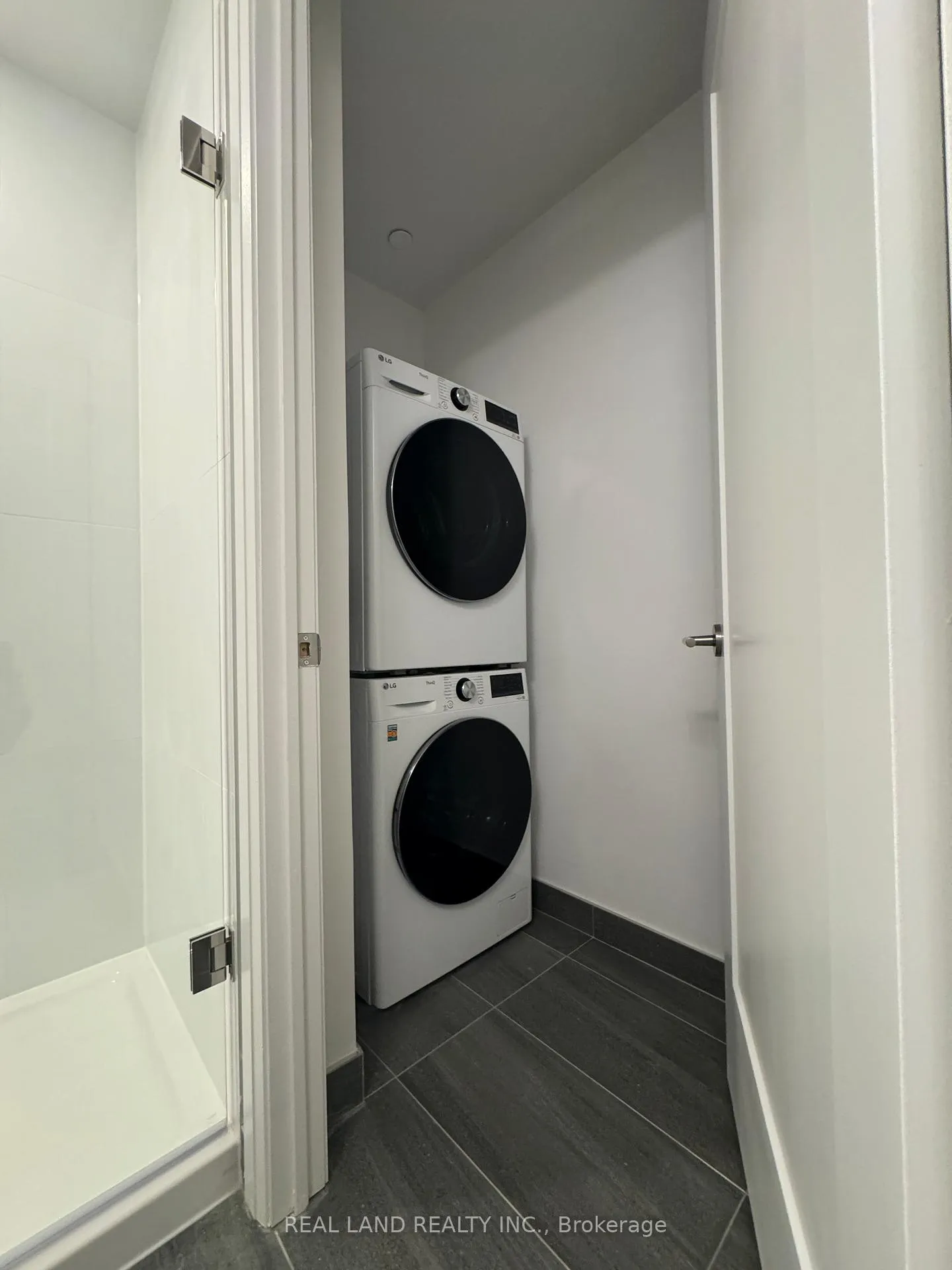 Photo 6 of Unit 1101, 65 Broadway Avenue, Toronto, Mount Pleasant West — HOMEH