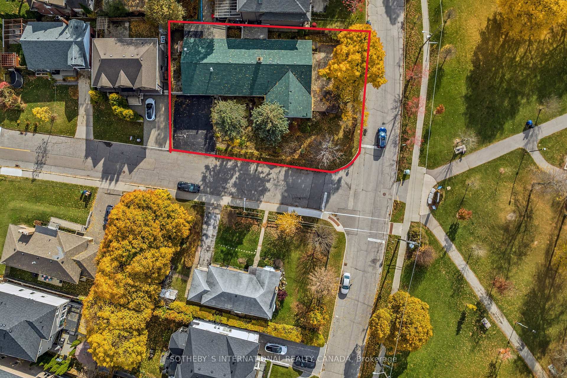 Photo 3 of 35 Prince Charles Drive, Toronto, Englemount-Lawrence — HOMEH