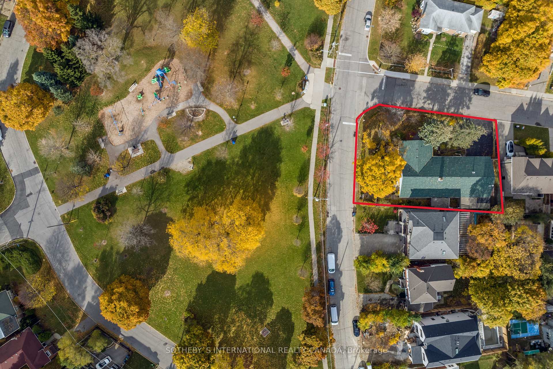 Photo 13 of 35 Prince Charles Drive, Toronto, Englemount-Lawrence — HOMEH