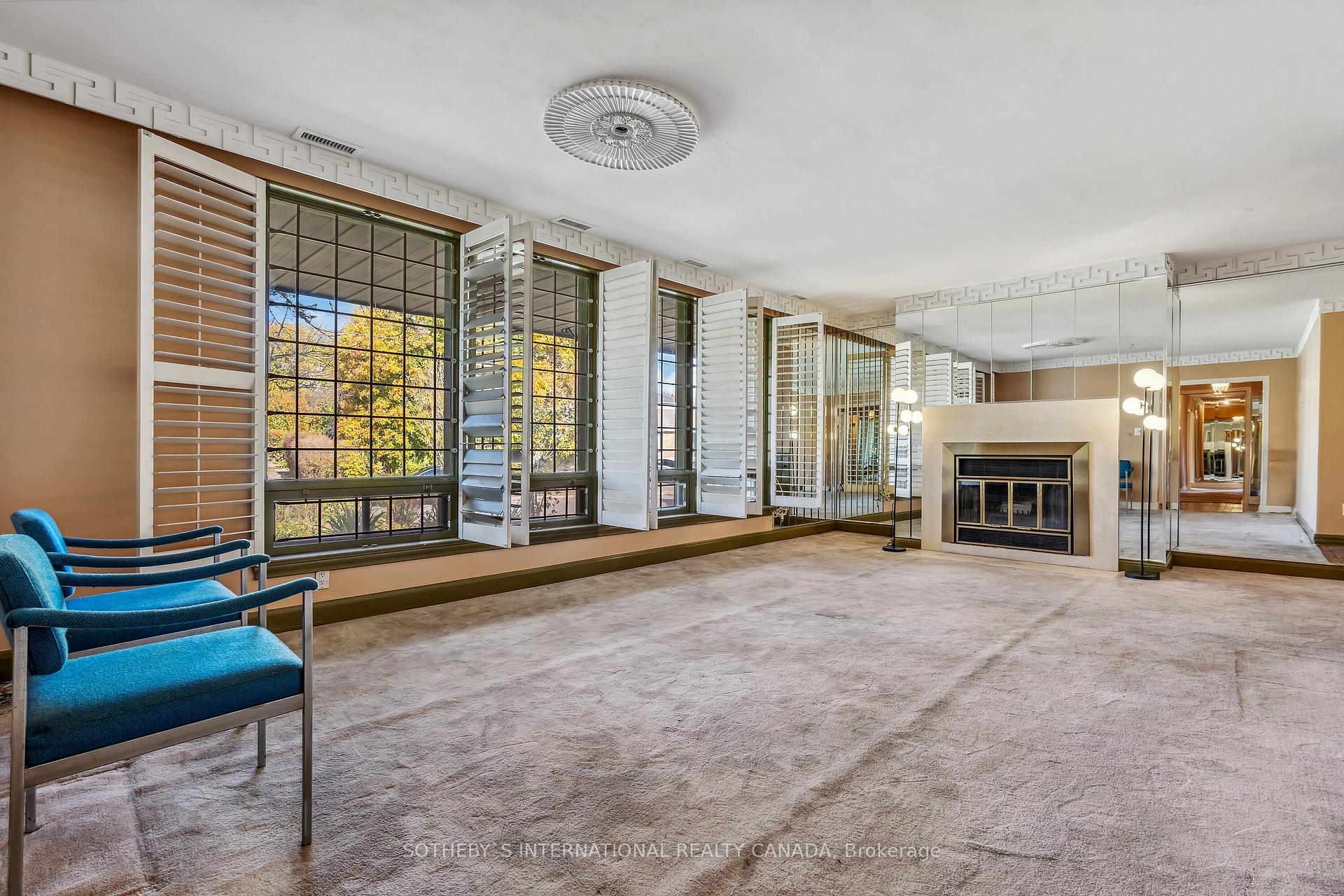 Photo 4 of 35 Prince Charles Drive, Toronto, Englemount-Lawrence — HOMEH