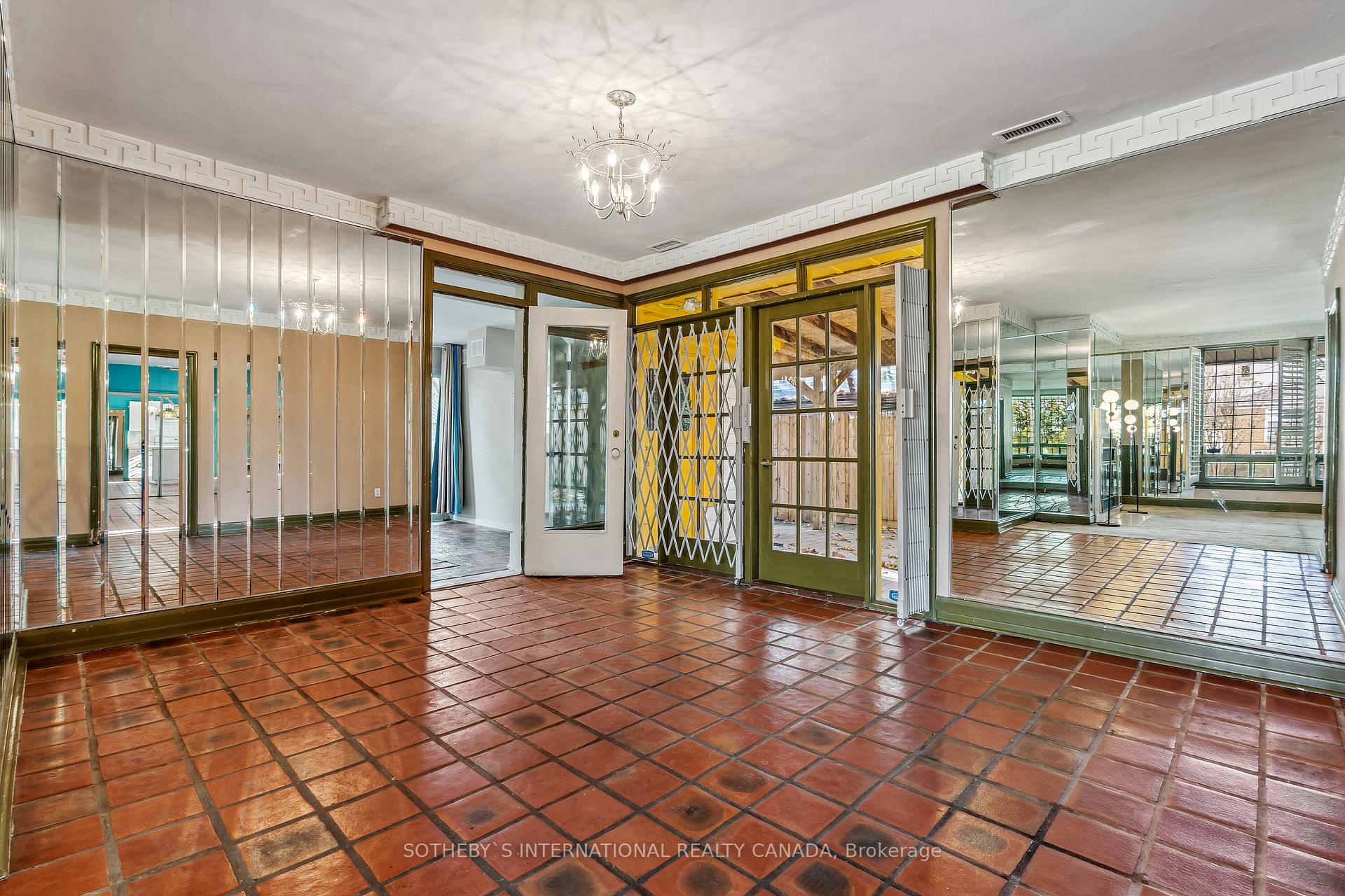 Photo 14 of 35 Prince Charles Drive, Toronto, Englemount-Lawrence — HOMEH