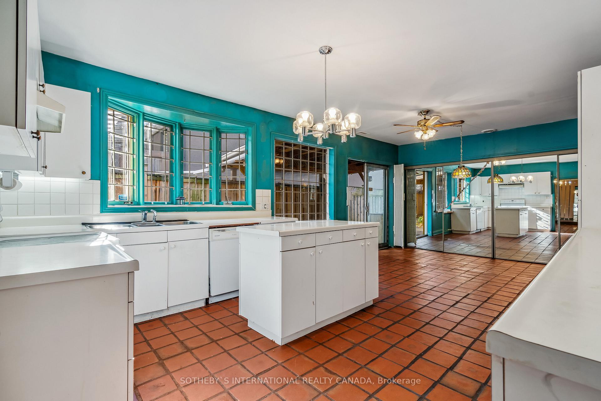 Photo 10 of 35 Prince Charles Drive, Toronto, Englemount-Lawrence — HOMEH